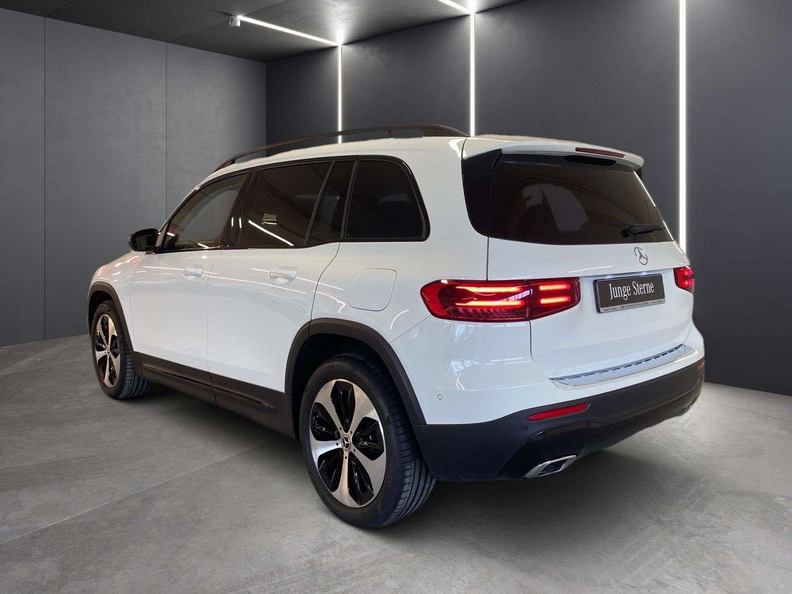 Mercedes-Benz GLB 220