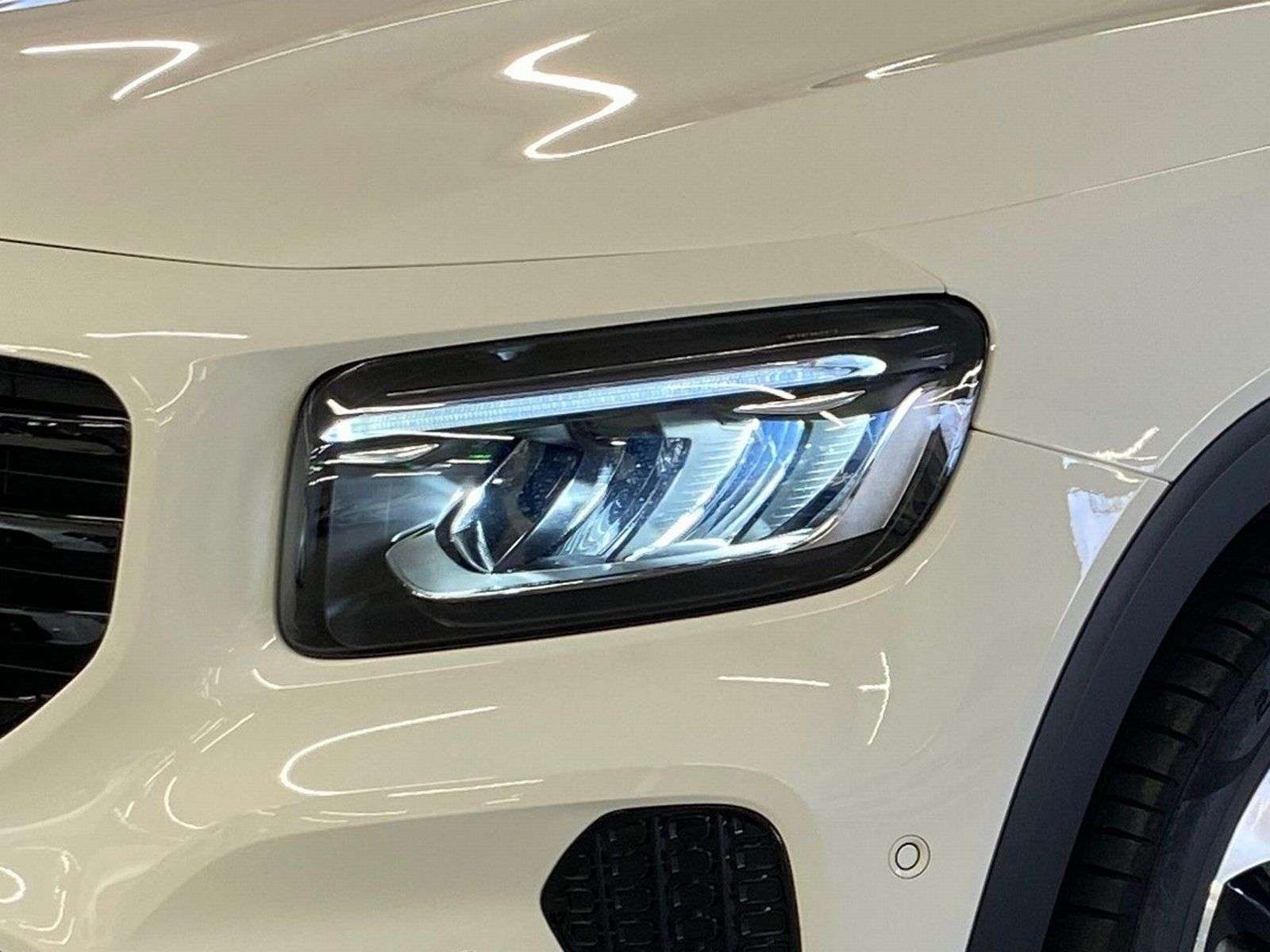 Mercedes-Benz GLB 220
