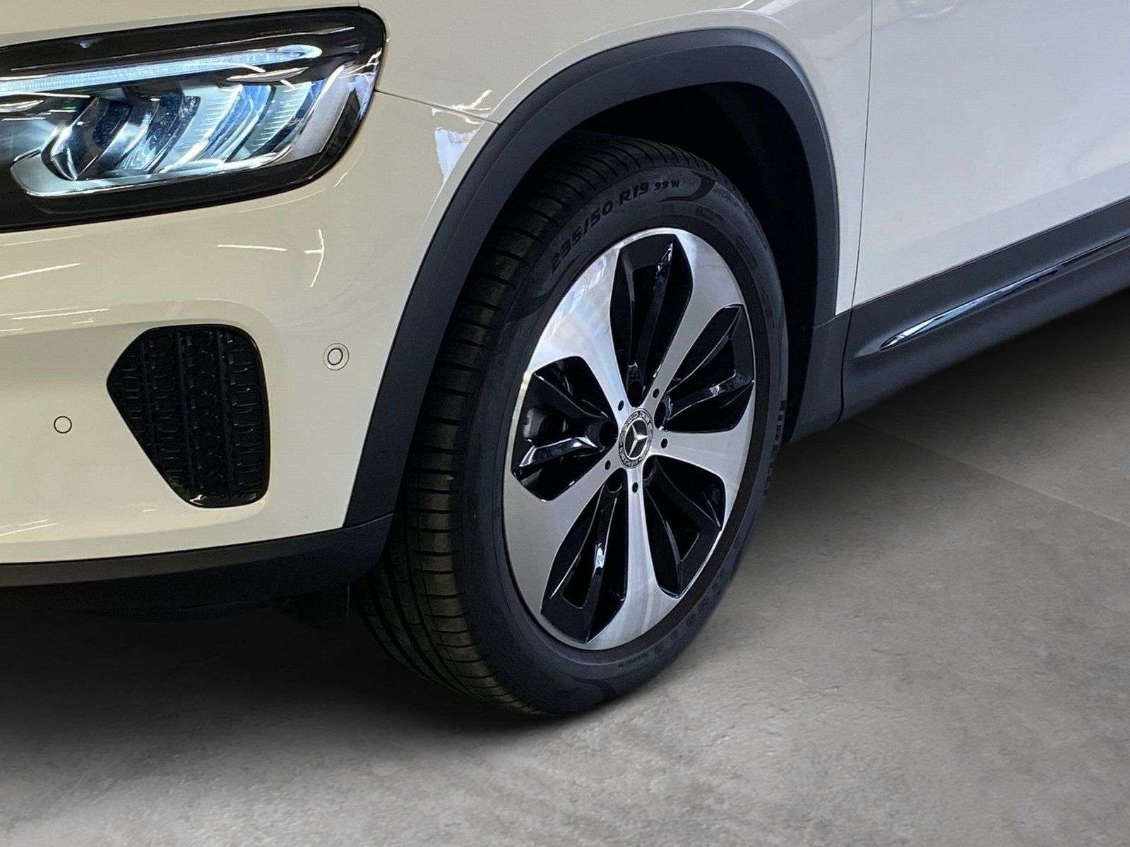 Mercedes-Benz GLB 220