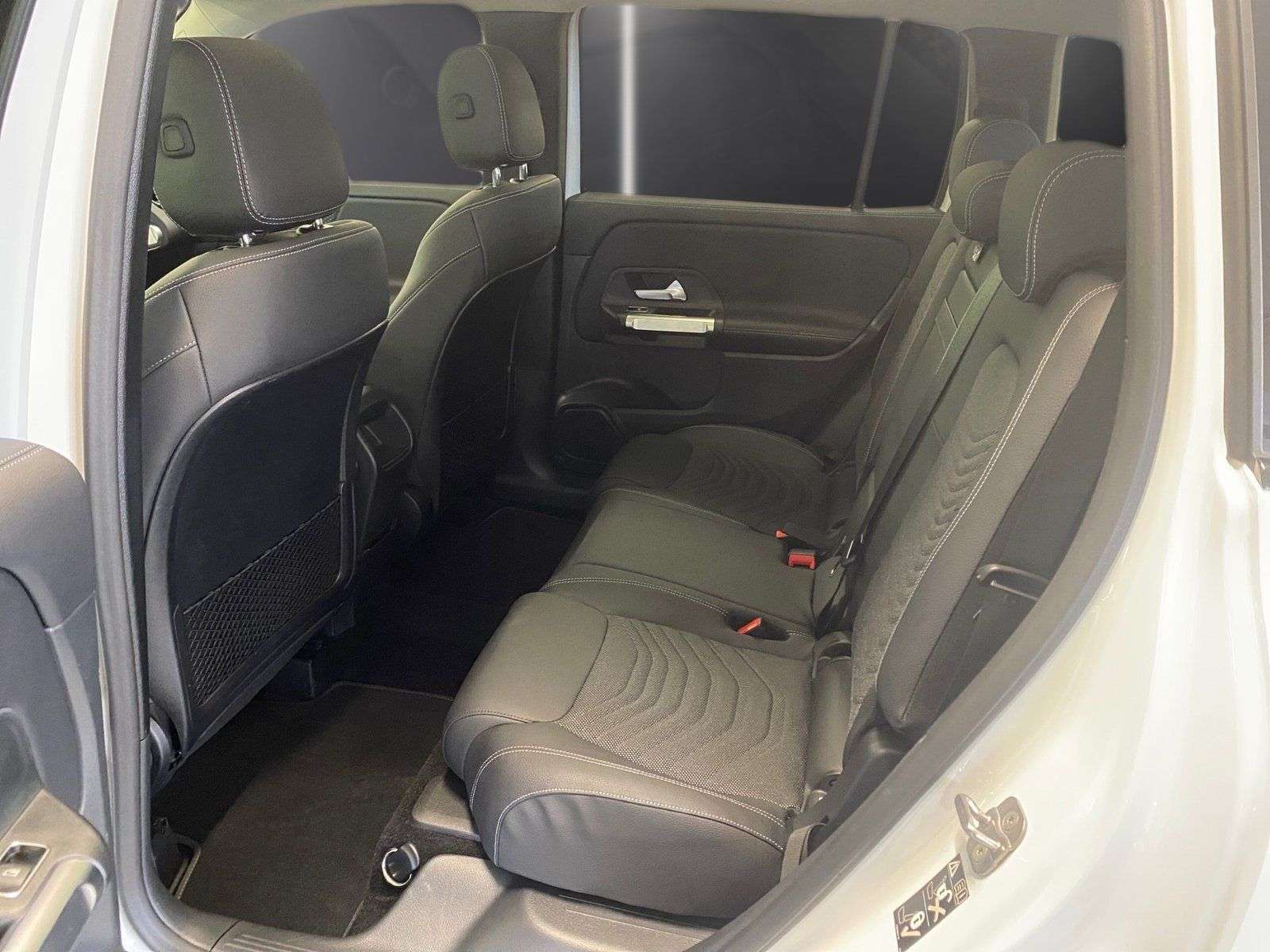 Mercedes-Benz GLB 220