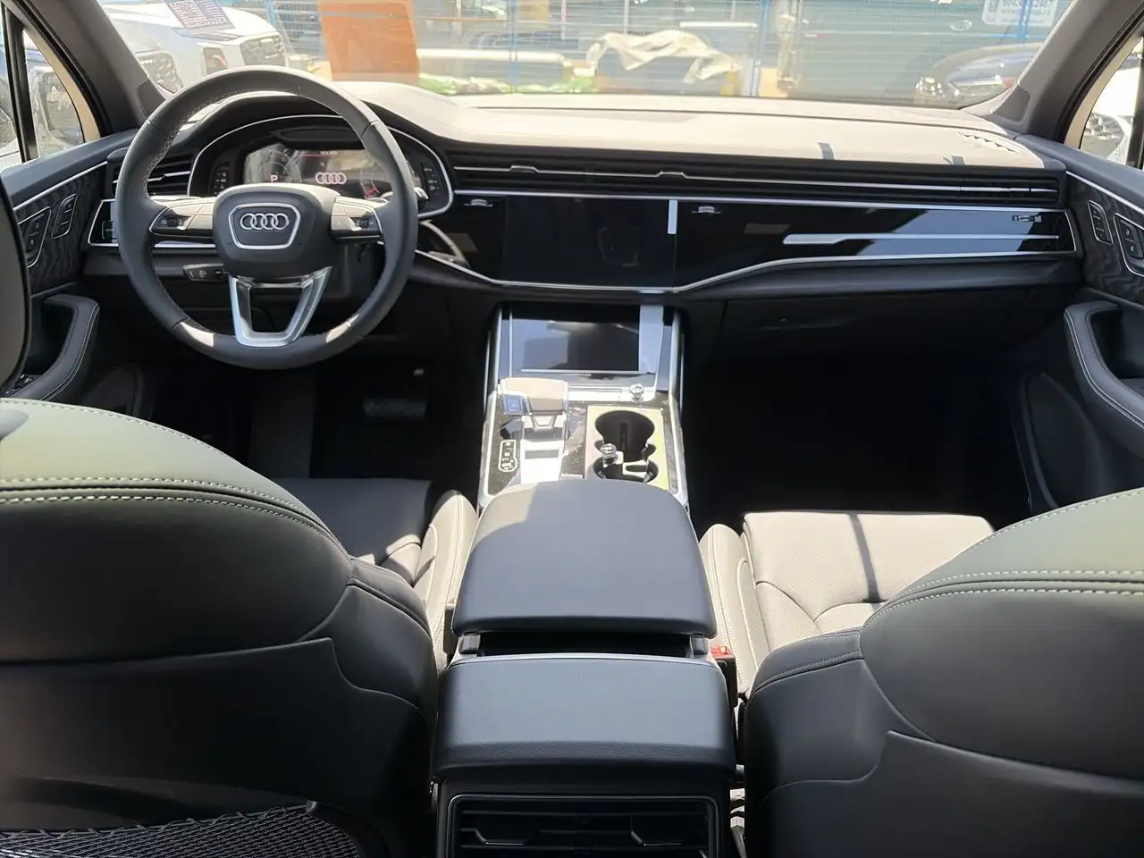 Audi Q7 снимка Audi Q7