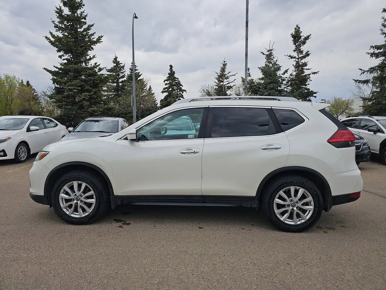 Nissan Rogue снимка Nissan Rogue