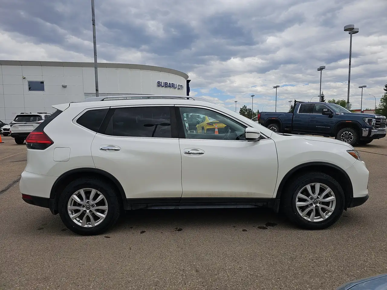 Nissan Rogue снимка Nissan Rogue