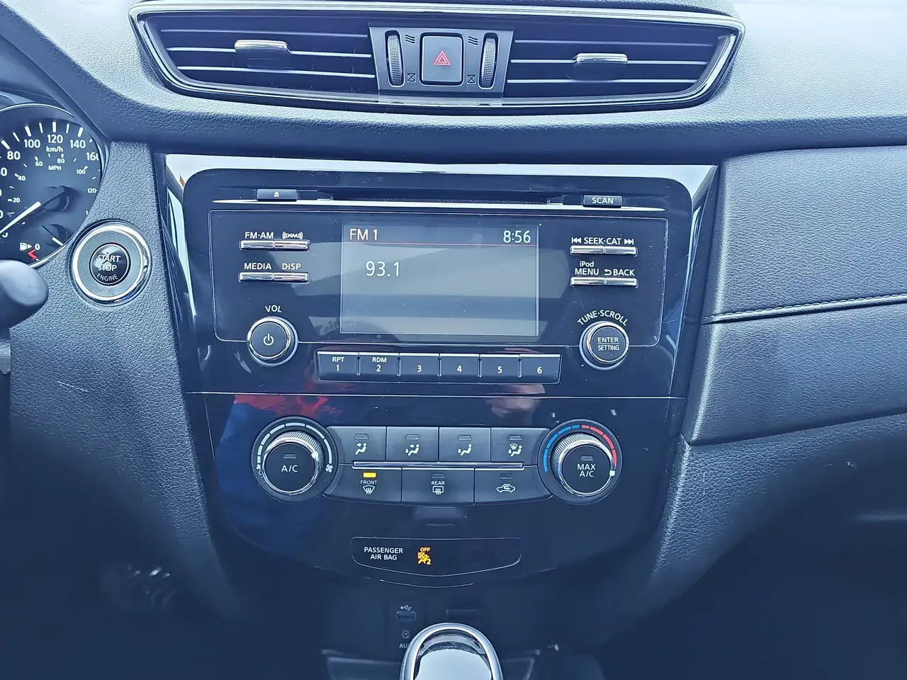 Nissan Rogue снимка Nissan Rogue