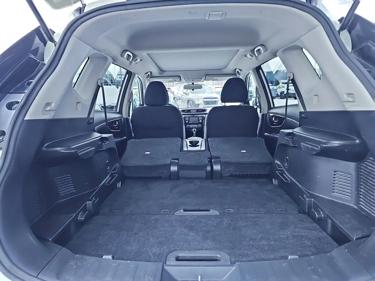 Nissan Rogue снимка Nissan Rogue