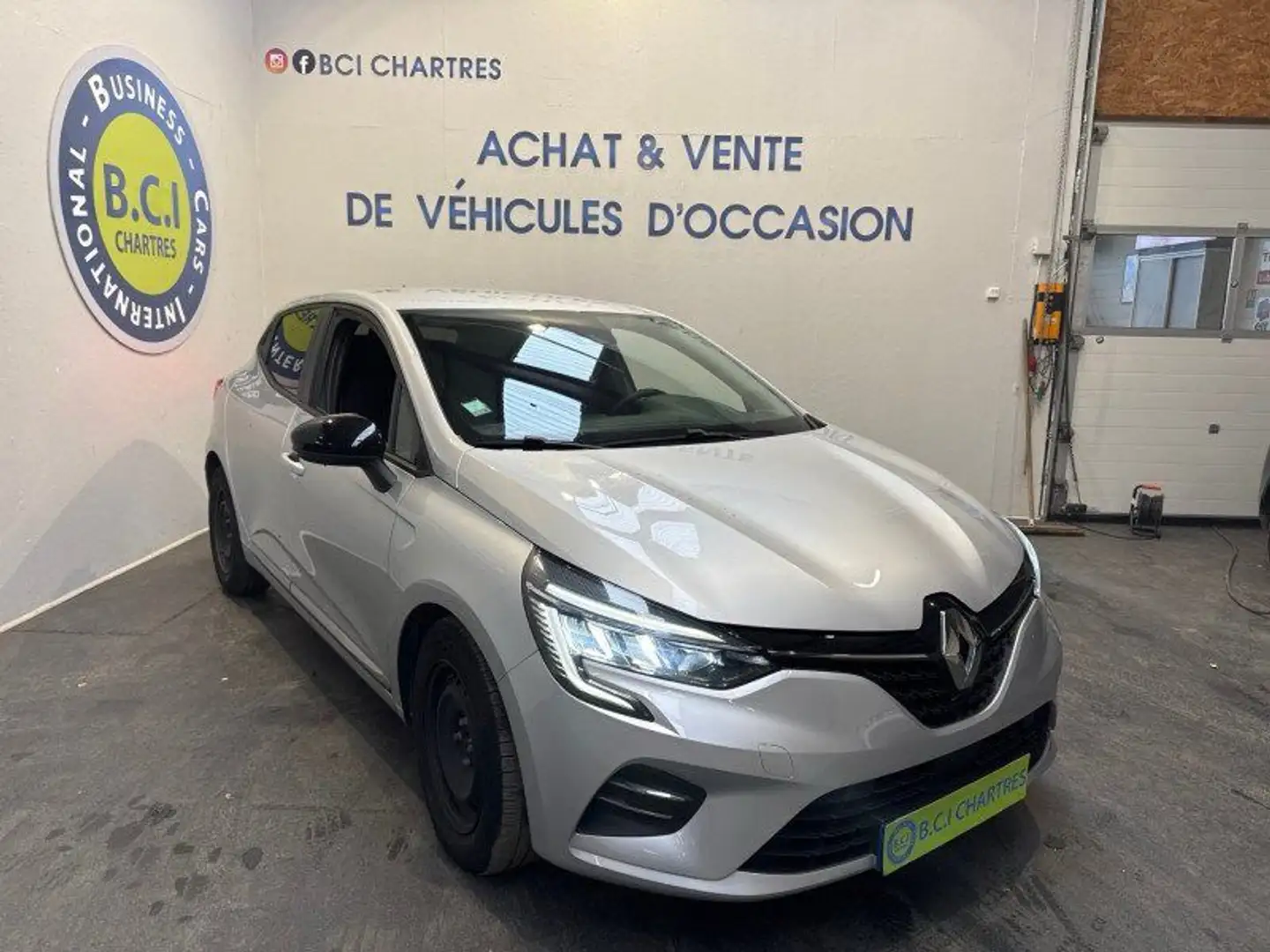 Renault Clio V 1.0 TCE 90CH EQUILIBRE Grau - 2