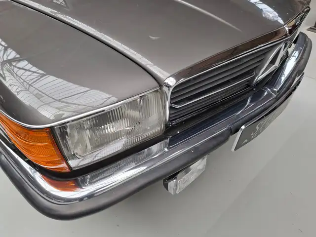 Mercedes-Benz SL 280 R107
