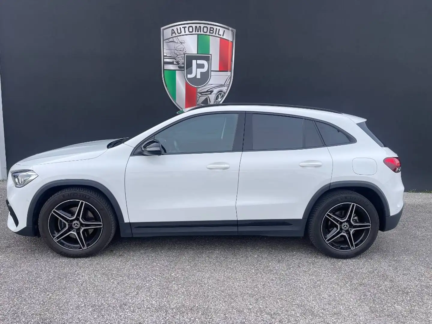 Mercedes-Benz GLA 200 200 d Premium Pack Night Telecamera AMG Weiß - 2