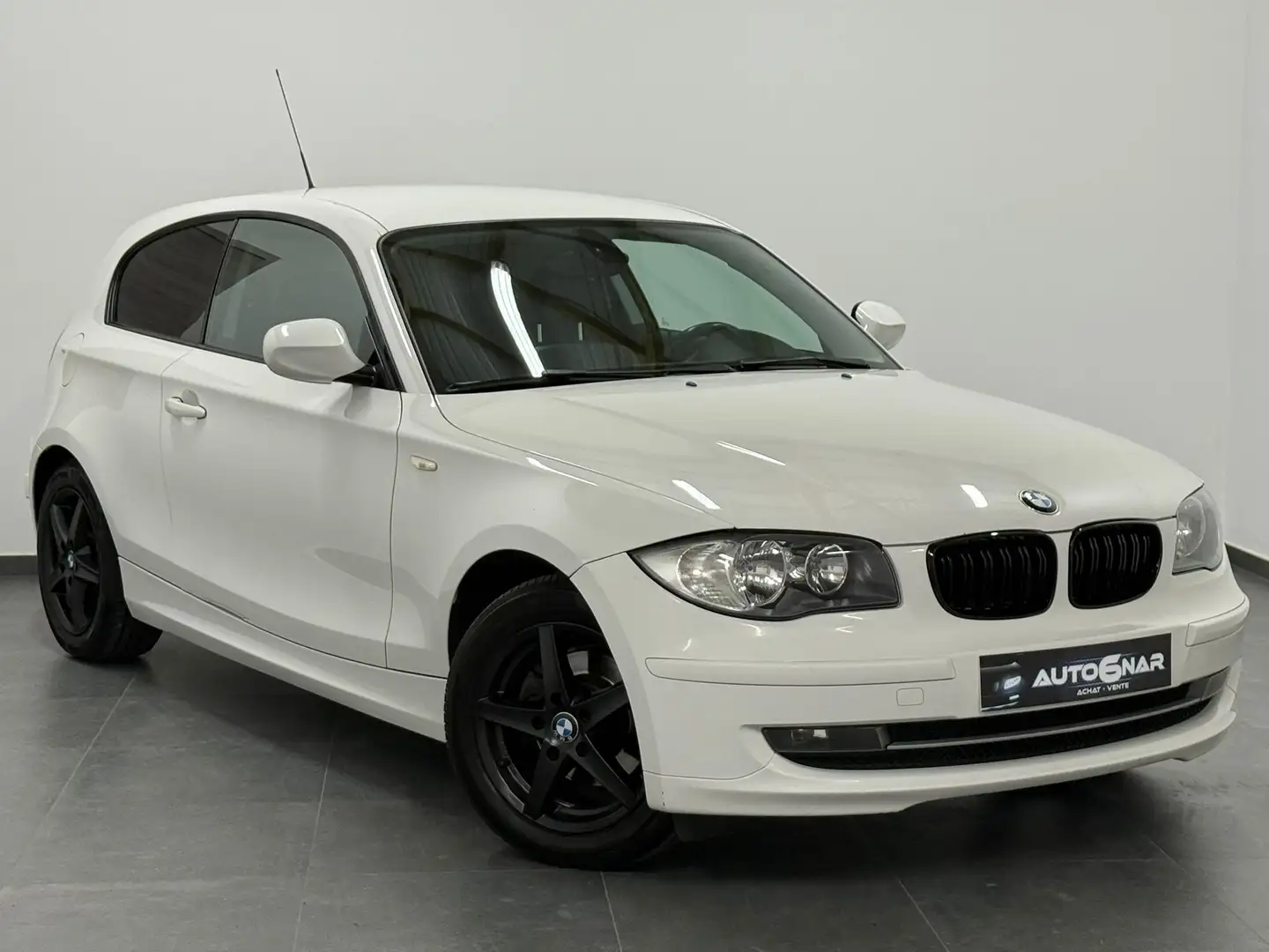 BMW 118 dA - Airco - Boite Auto - Carnet - Cuir Wit - 1