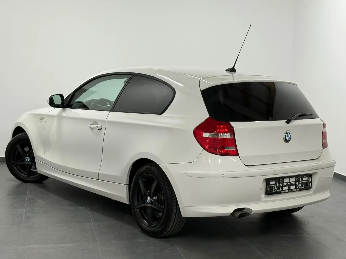 BMW 118 dA - Airco - Boite Auto - Carnet - Cuir Wit - 2