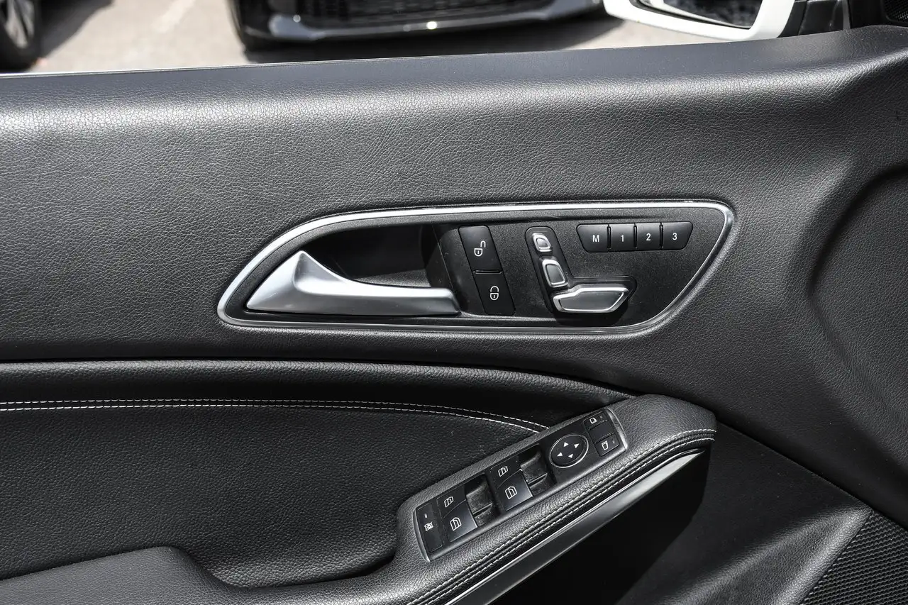 Mercedes-Benz CLA снимка Mercedes-Benz CLA