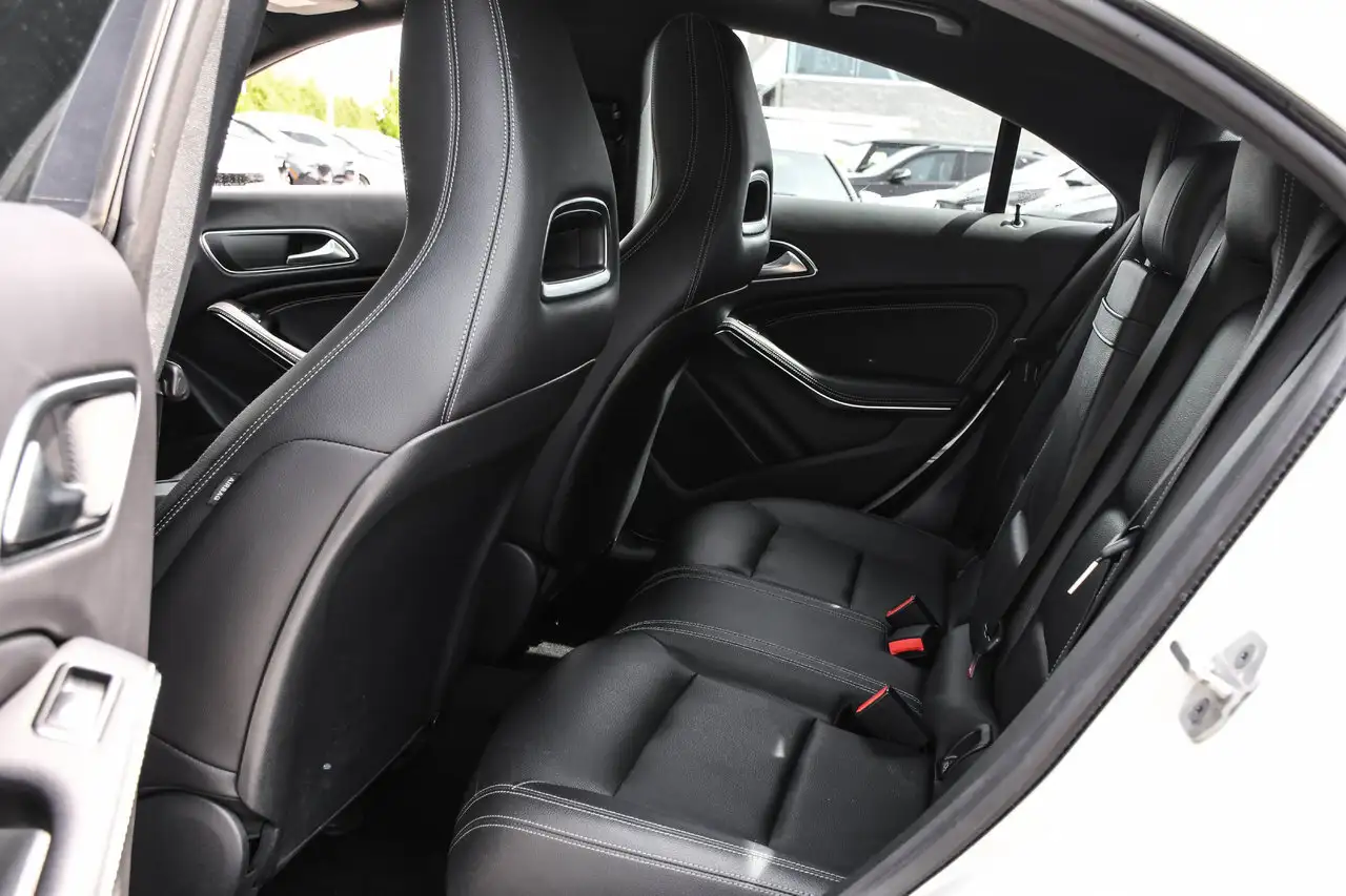 Mercedes-Benz CLA снимка Mercedes-Benz CLA