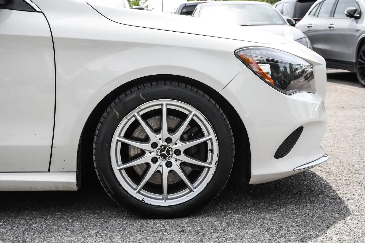 Mercedes-Benz CLA снимка Mercedes-Benz CLA