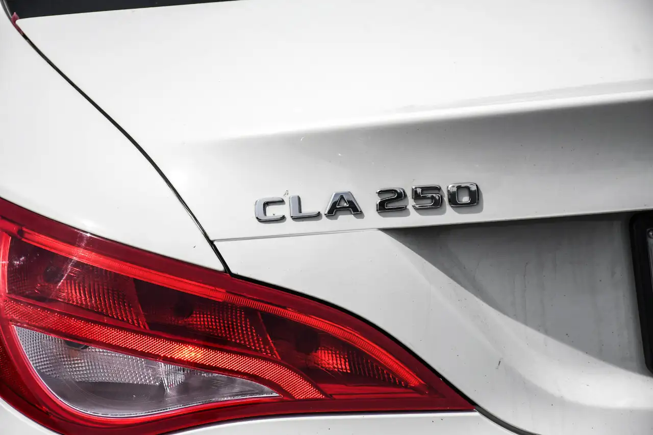 Mercedes-Benz CLA снимка Mercedes-Benz CLA