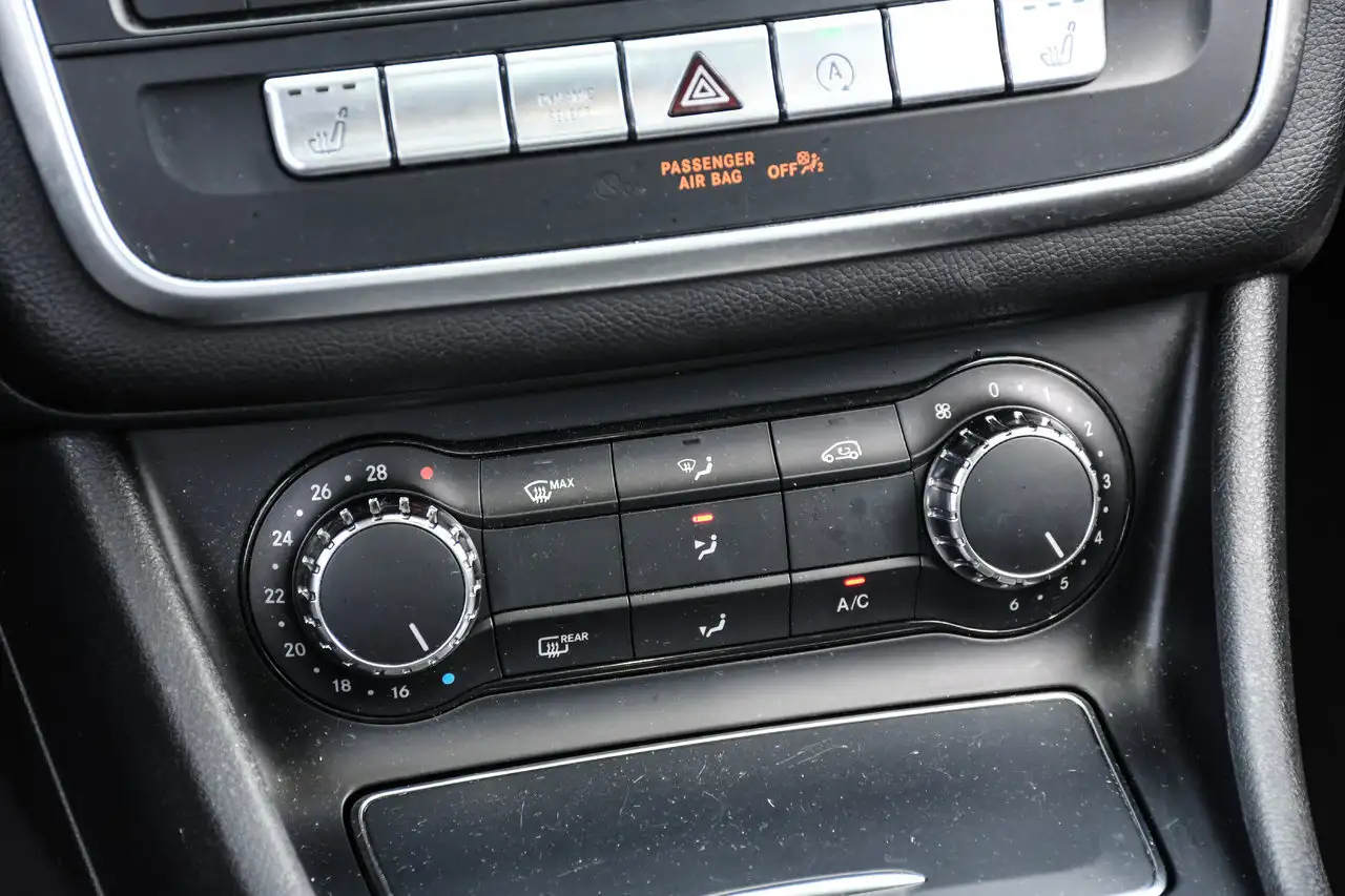 Mercedes-Benz CLA снимка Mercedes-Benz CLA