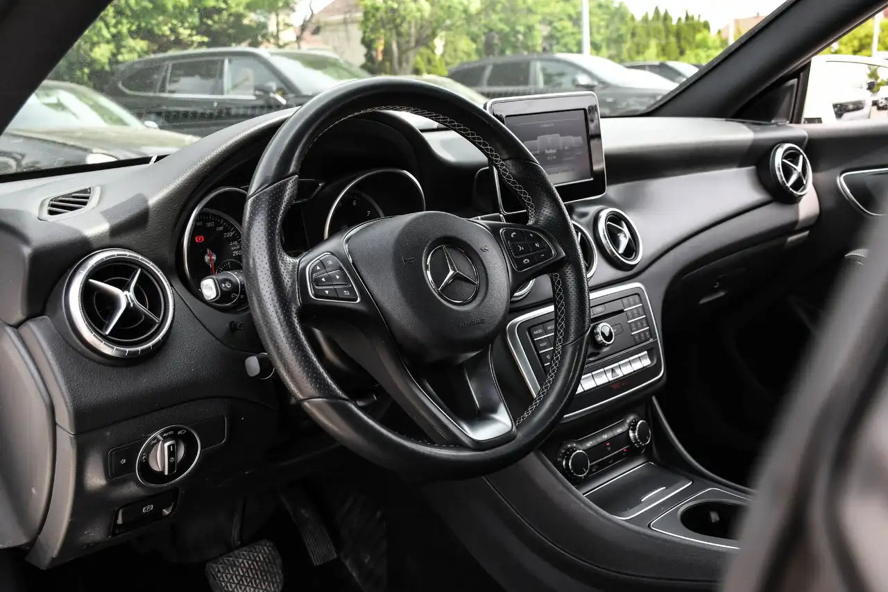 Mercedes-Benz CLA снимка Mercedes-Benz CLA