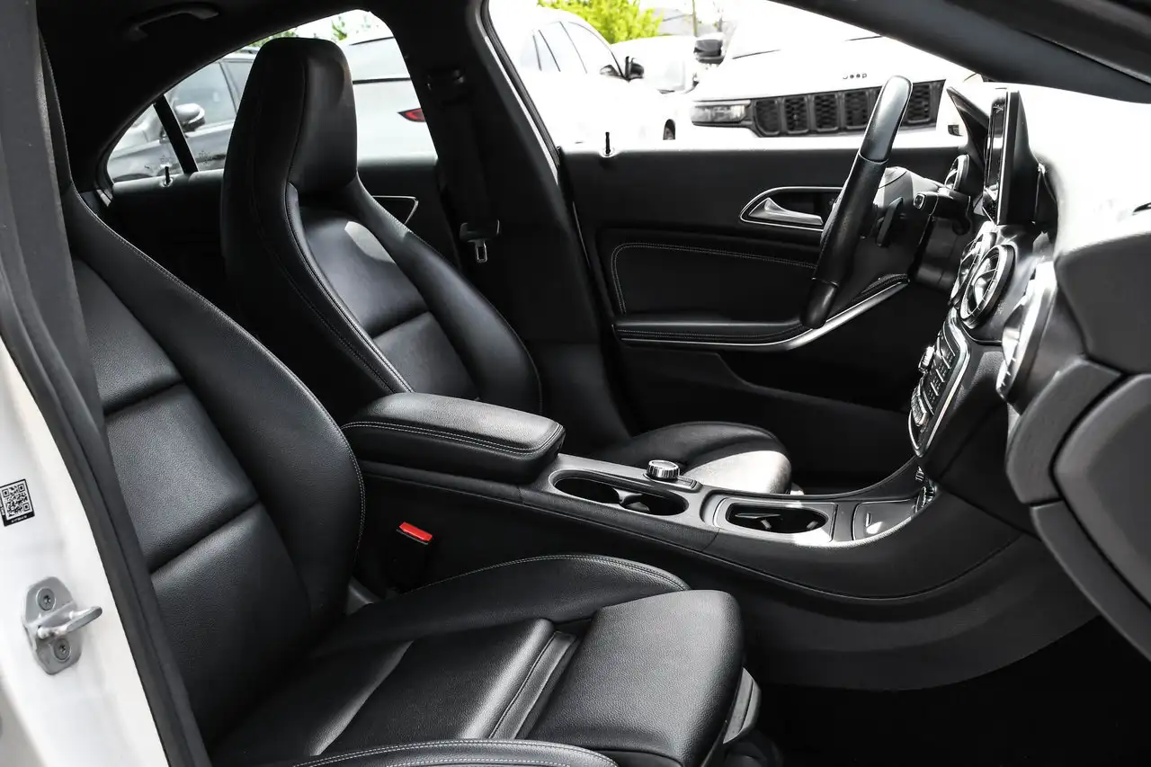 Mercedes-Benz CLA снимка Mercedes-Benz CLA