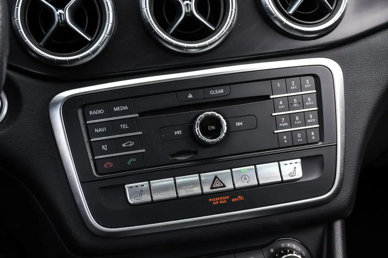 Mercedes-Benz CLA снимка Mercedes-Benz CLA