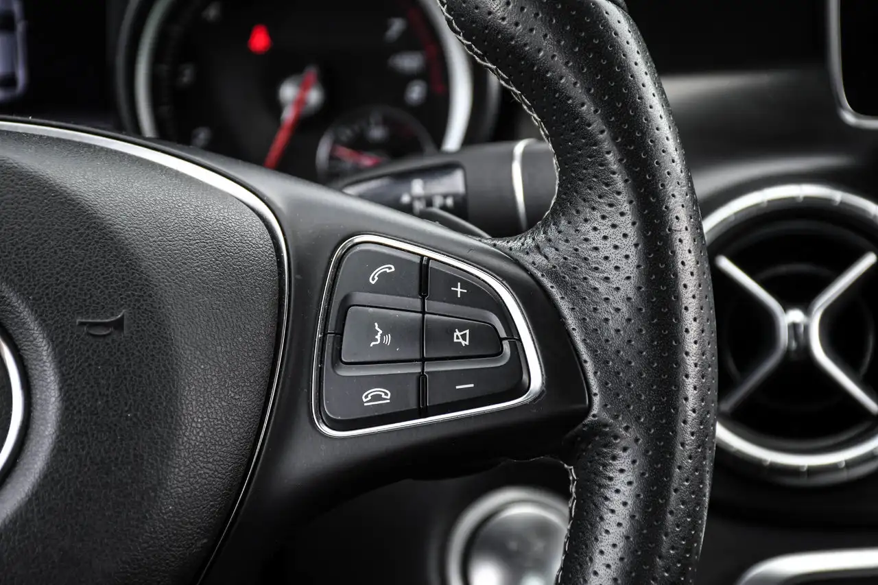 Mercedes-Benz CLA снимка Mercedes-Benz CLA