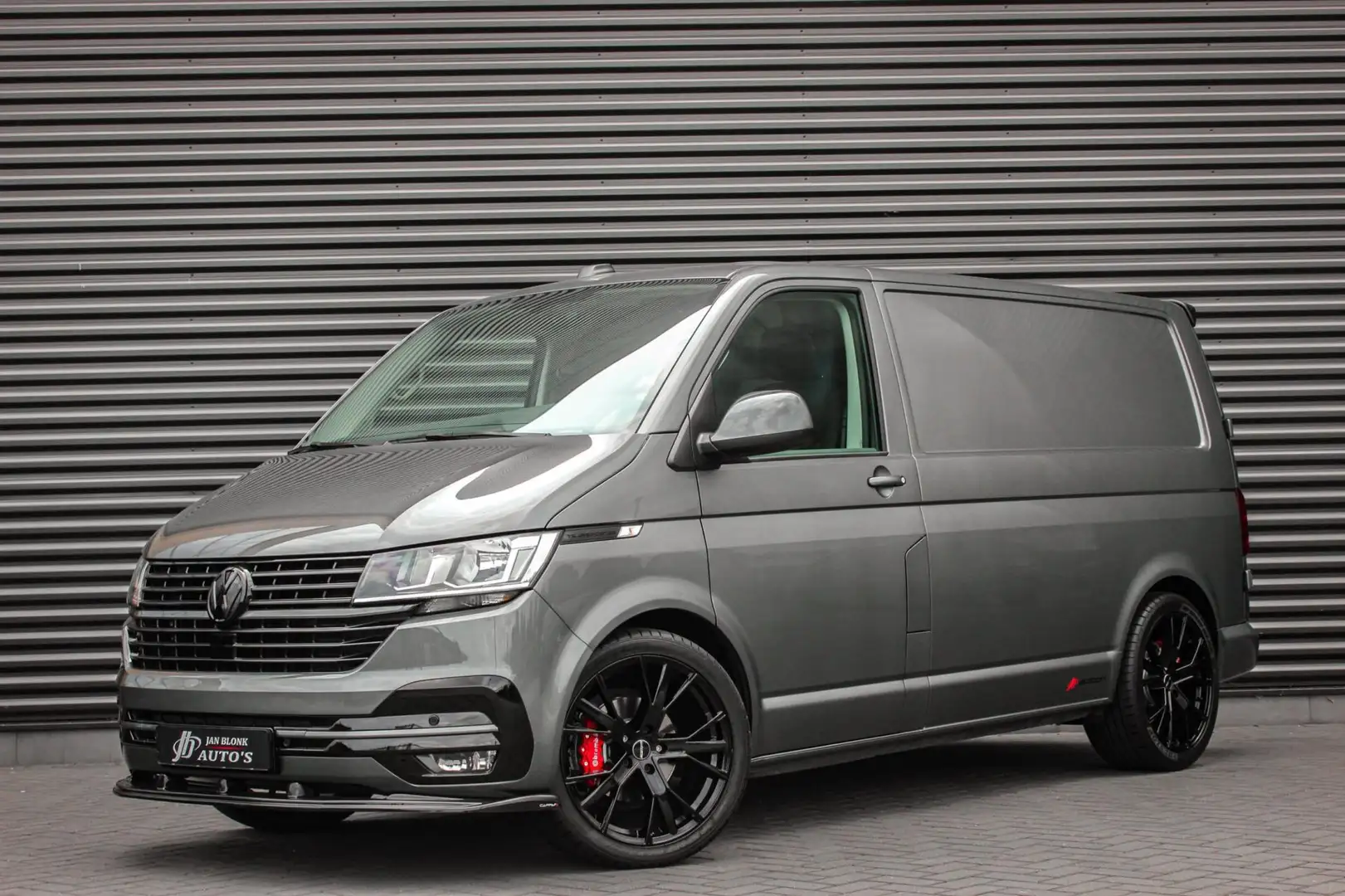 Volkswagen Transporter 2.0 TDI L1H1 150PK JB- EDITION DSG / PDC / VERLAGI Grijs - 1