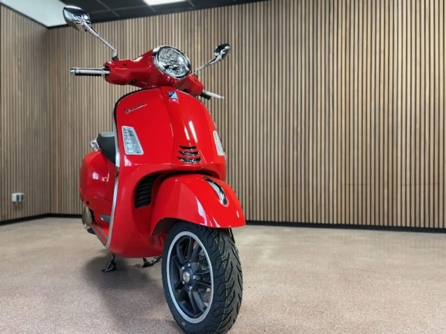 Vespa GTS 300 SUPER E5 ROSSO R Červená - 1
