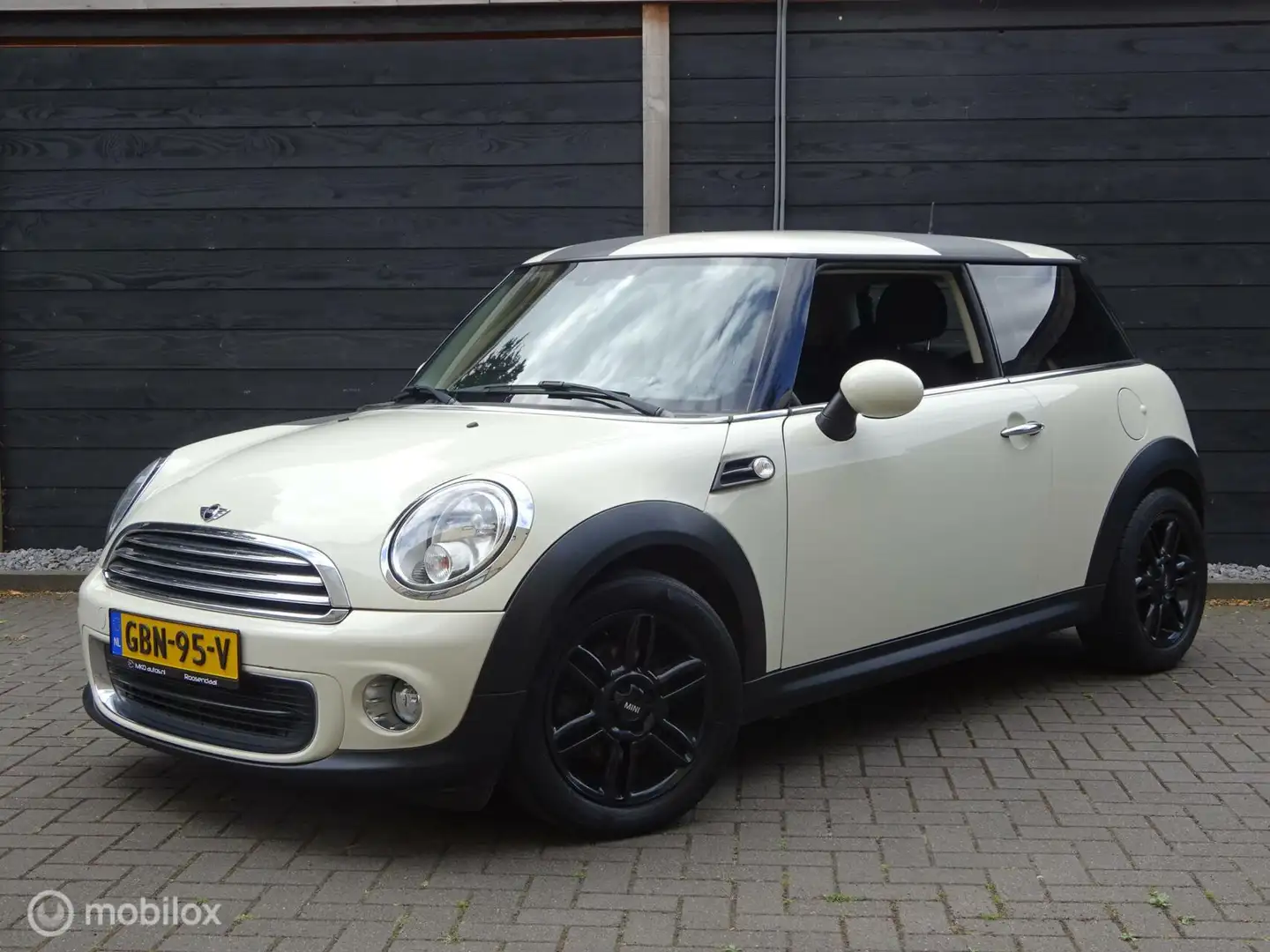 MINI Mini 1.6 Clima / Striping / half leder / 105.838 K Bílá - 1