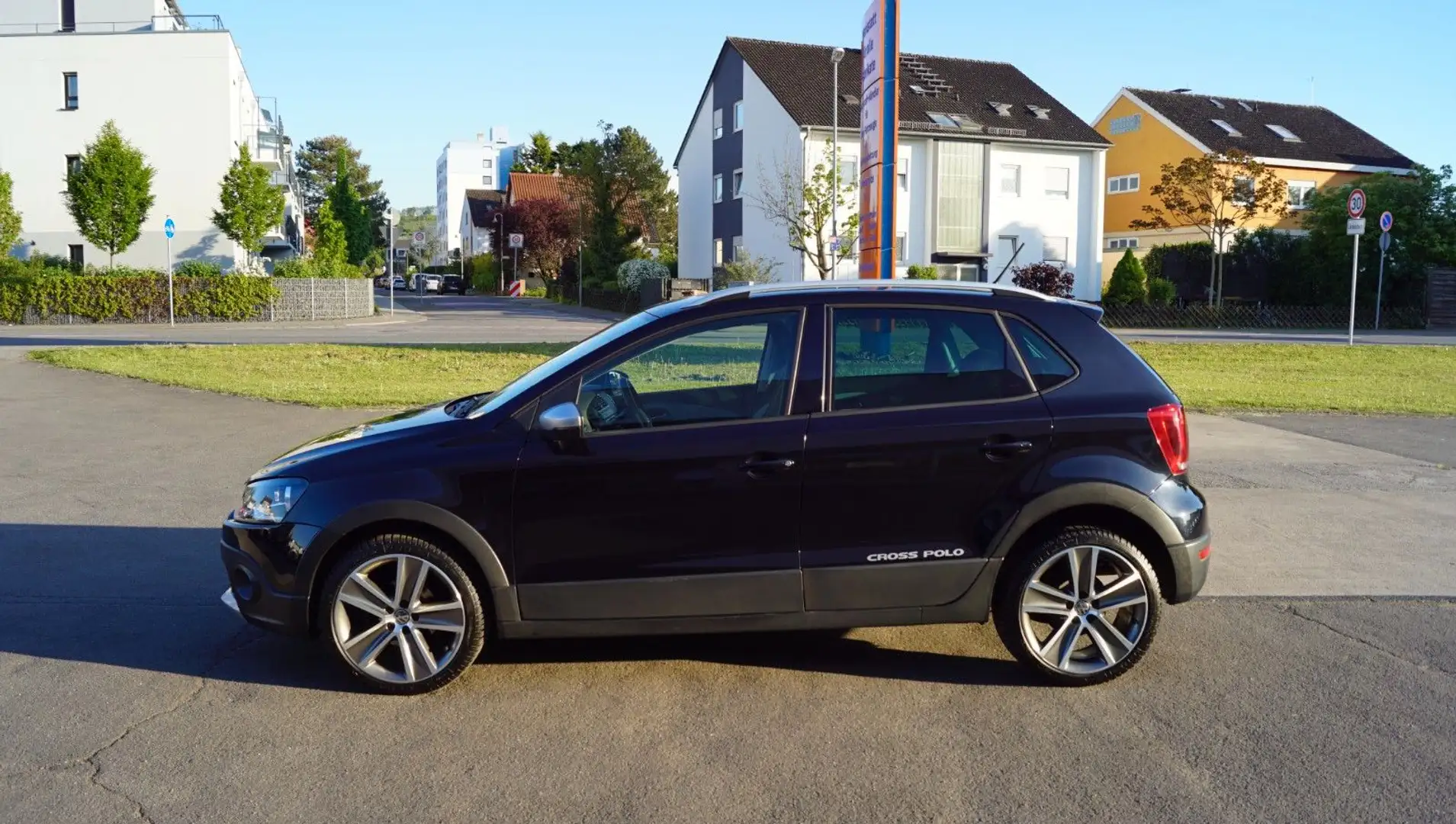 Volkswagen Polo V 1.2 "CrossPolo" 1.Hand+ SHZ+ PDC+ Tempoma Schwarz - 2