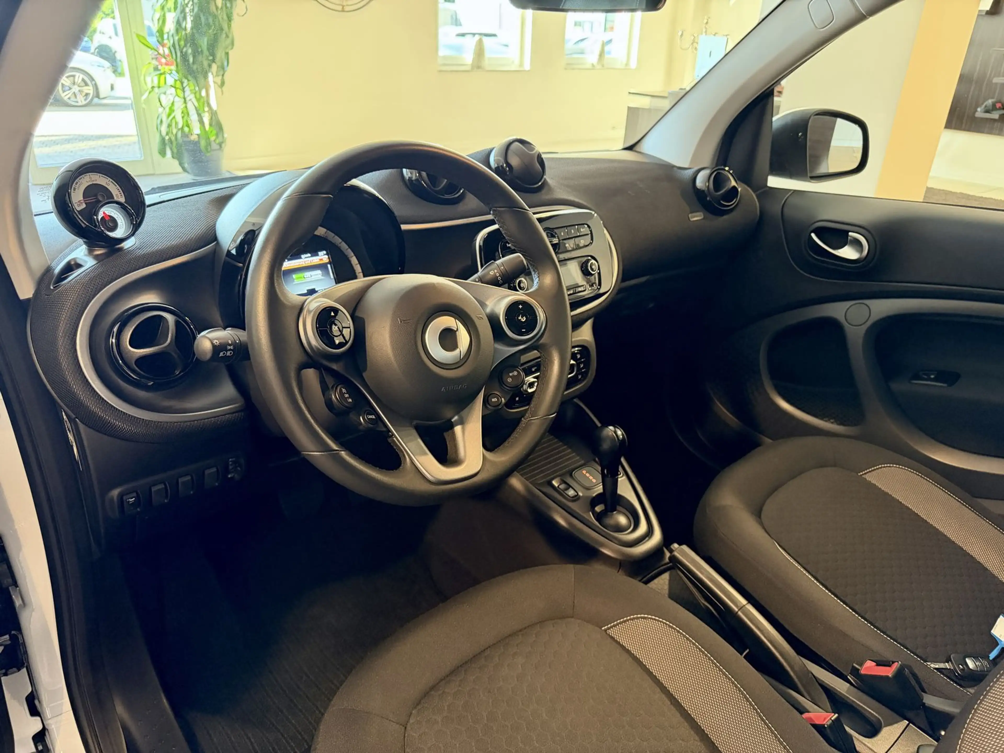 smart forTwo fortwo Cabrio electric drive EQ *1. Hand-MwSt* — photo 12