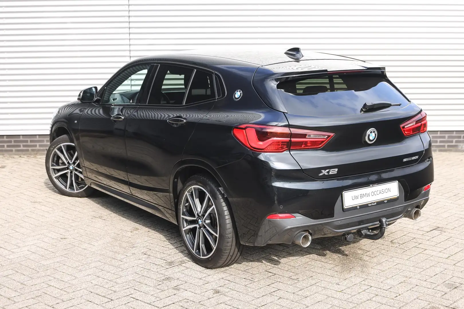 BMW X2 sDrive20i High Executive M Sport Automaat / Sports Schwarz - 2
