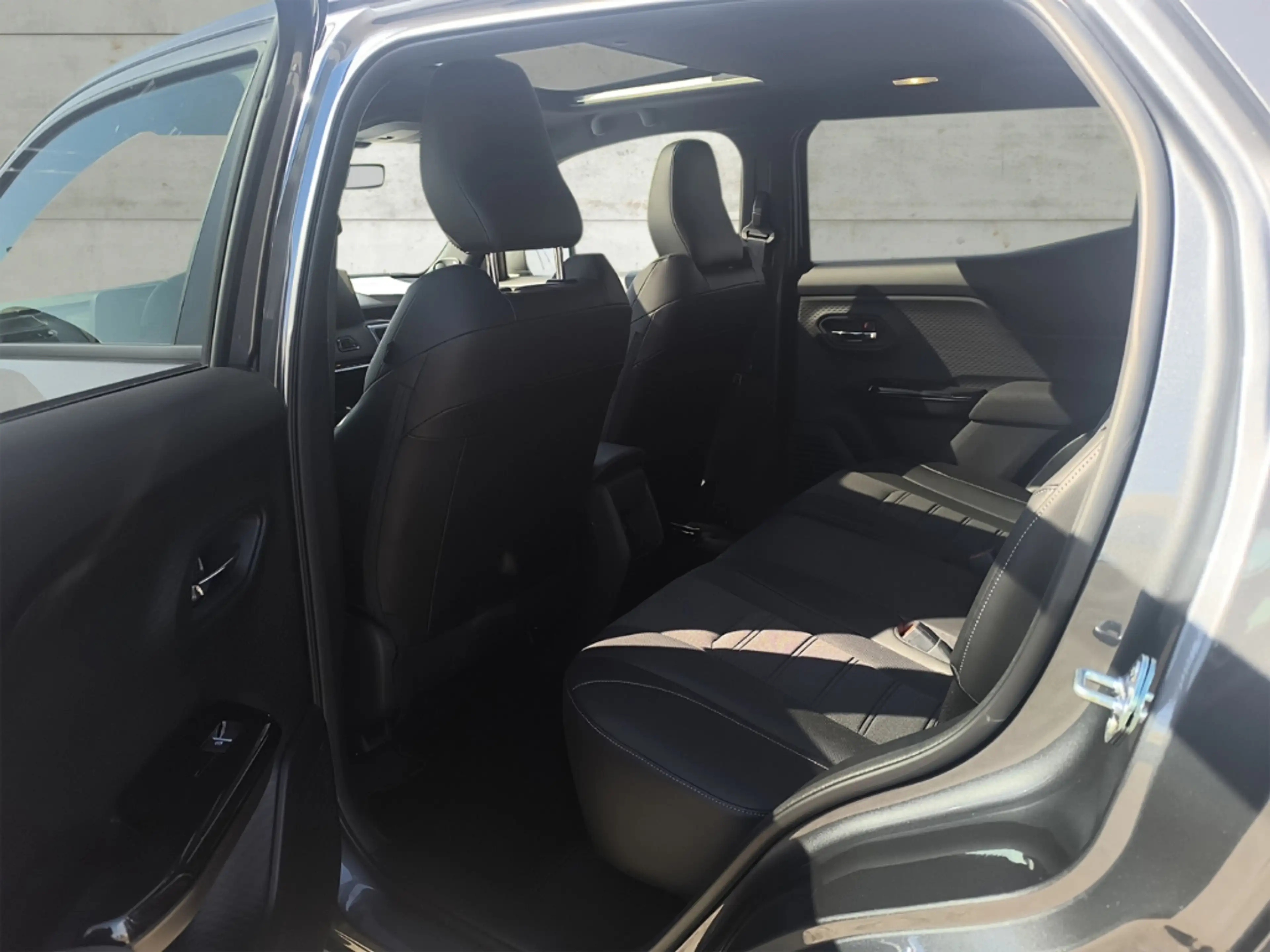 Toyota Urban Cruiser 128 kW FWD Lounge Panorama Soundsystem JBL 360 Kam — photo 9