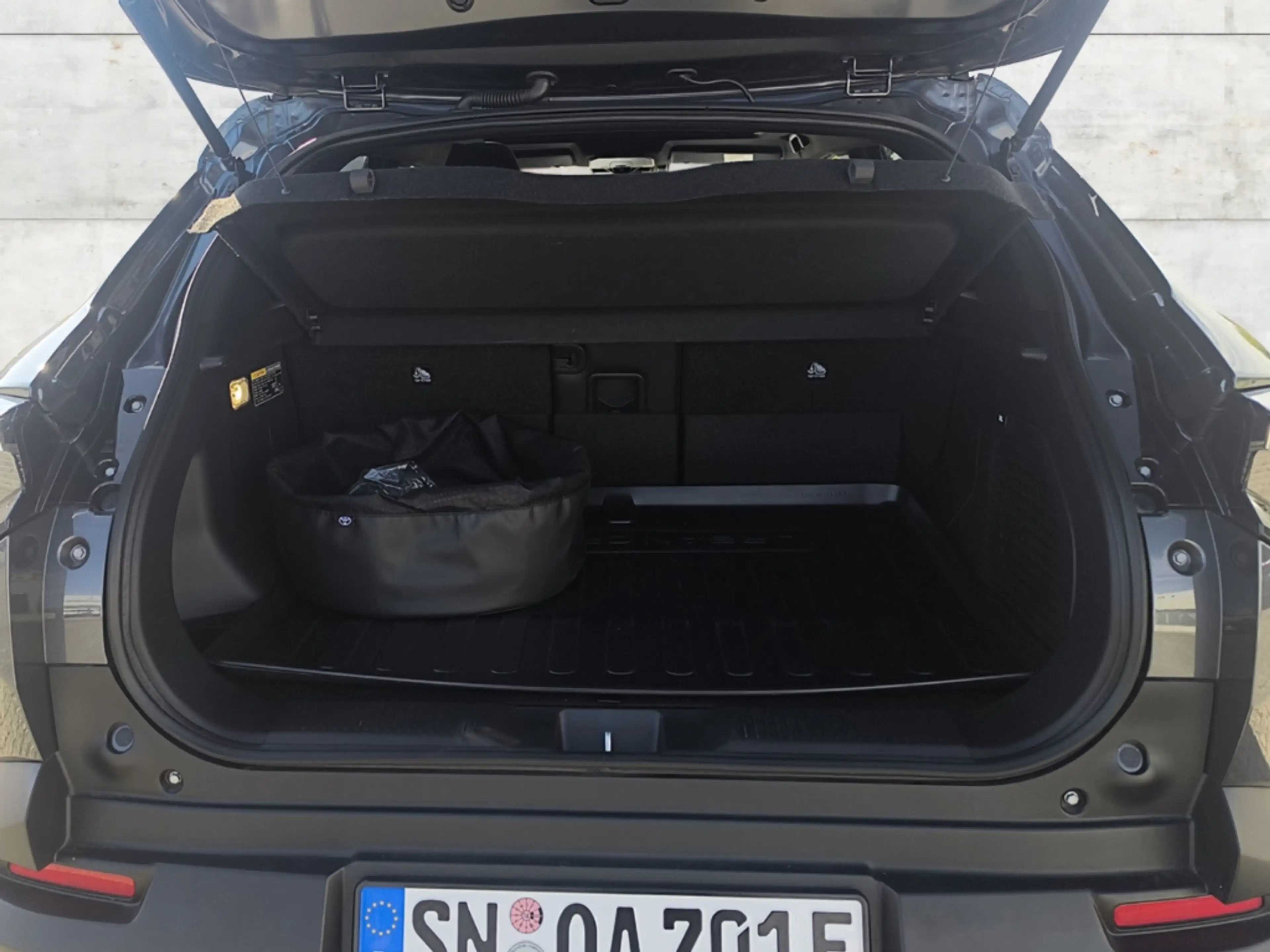 Toyota Urban Cruiser 128 kW FWD Lounge Panorama Soundsystem JBL 360 Kam — photo 8
