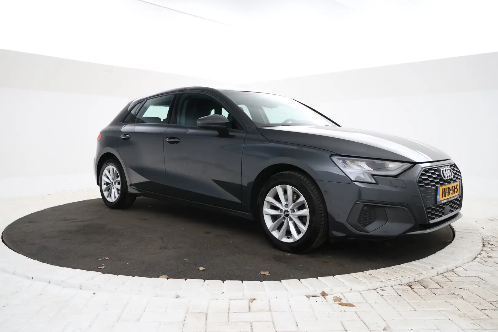 Audi A3 Sportback 30 TFSI Pro Line Schuifdak, Navigatie, V Zwart - 2