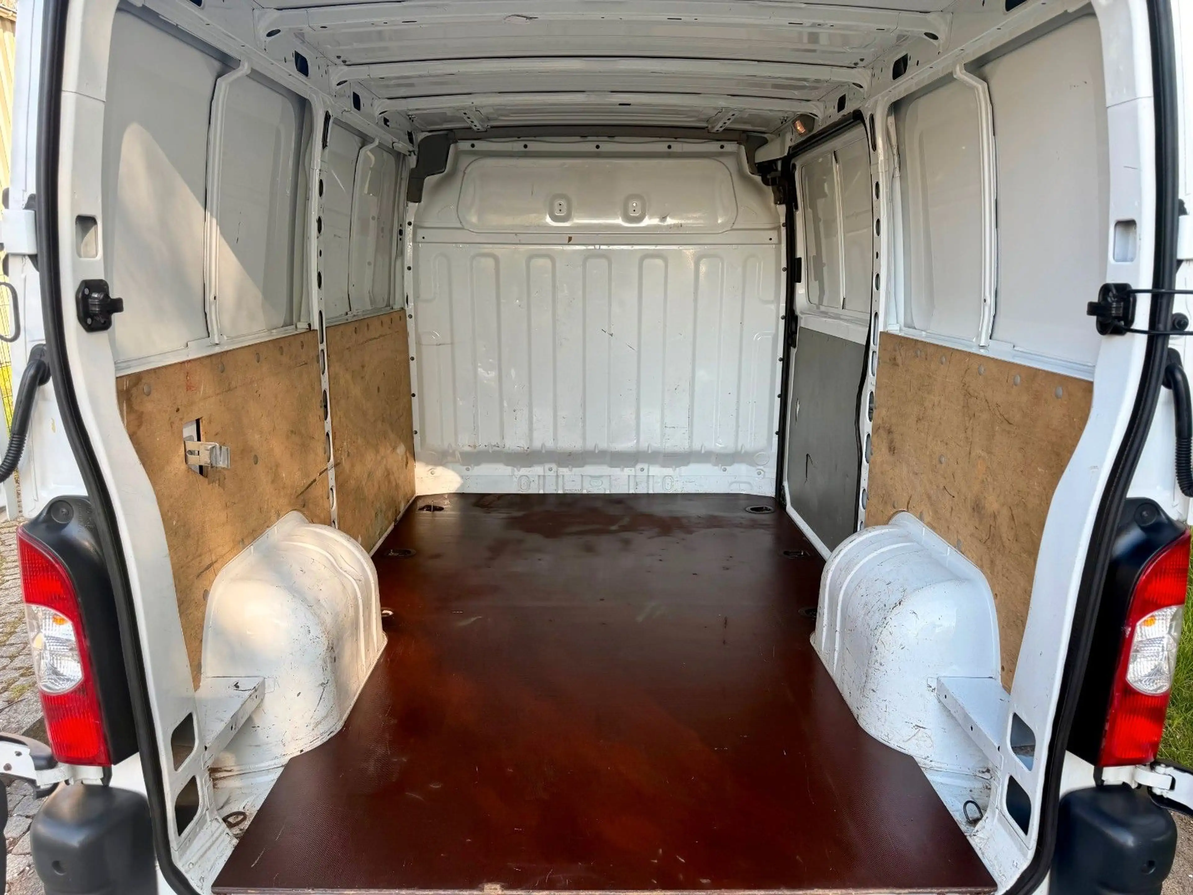 Opel Movano L1H1 2,8t AHK 43.800km Scheckheft MwSt — photo 9