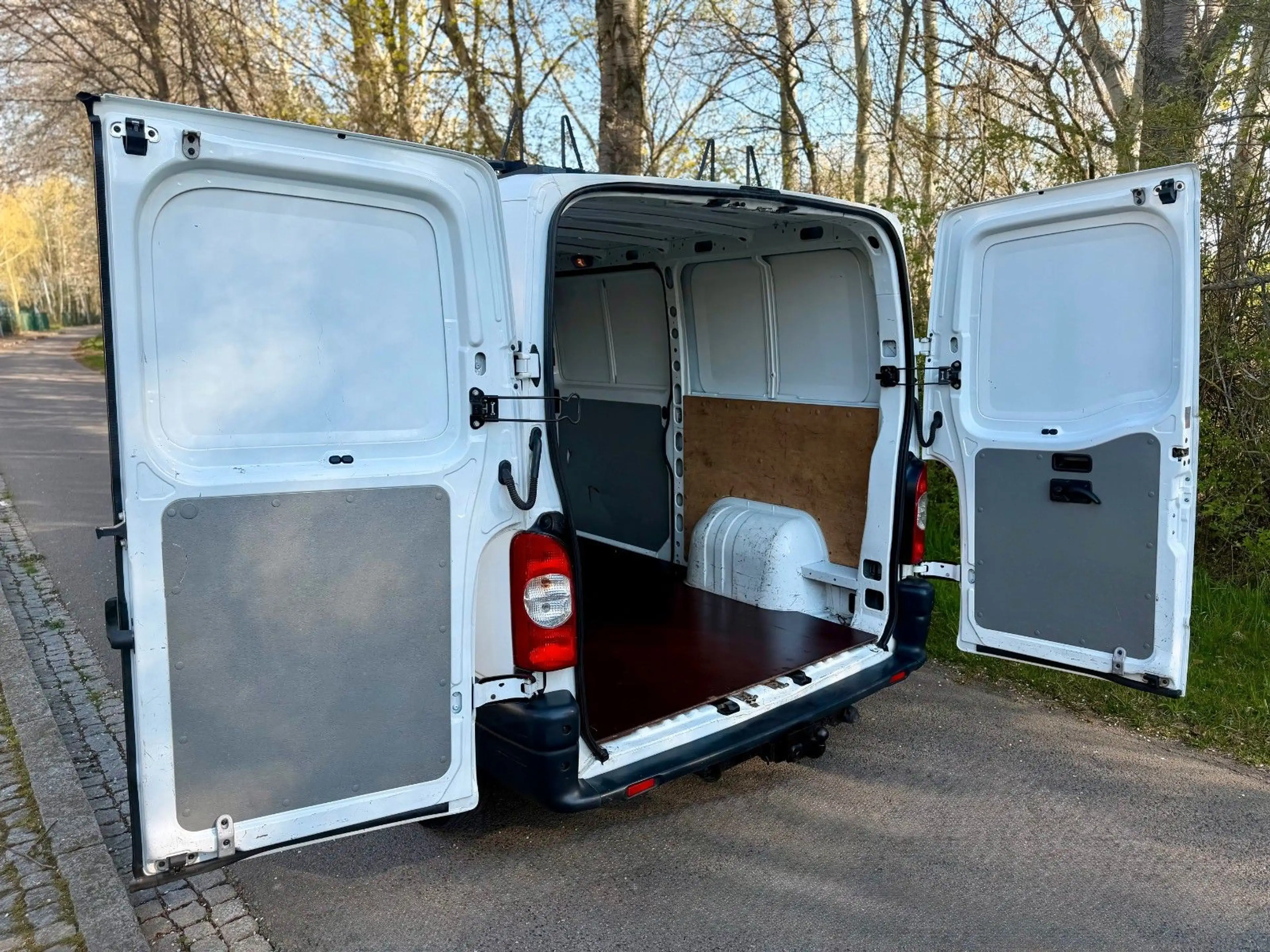 Opel Movano L1H1 2,8t AHK 43.800km Scheckheft MwSt — photo 8