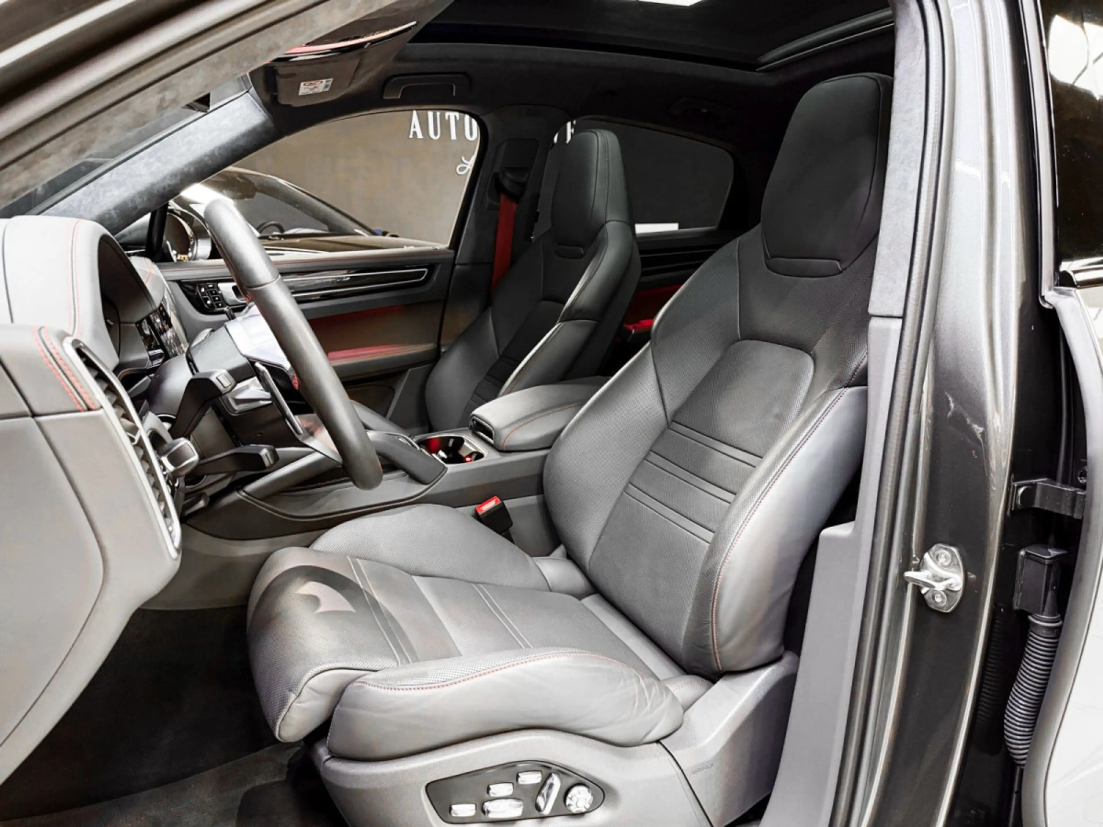 Porsche Cayenne GTS Coupe 4.0 V8 - Ceramic int-ext — photo 9