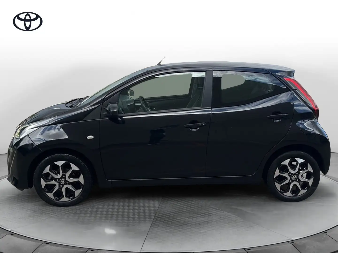 Toyota Aygo Aygo Connect 1.0 VVT-i 72 CV 5 porte x-fun Schwarz - 2