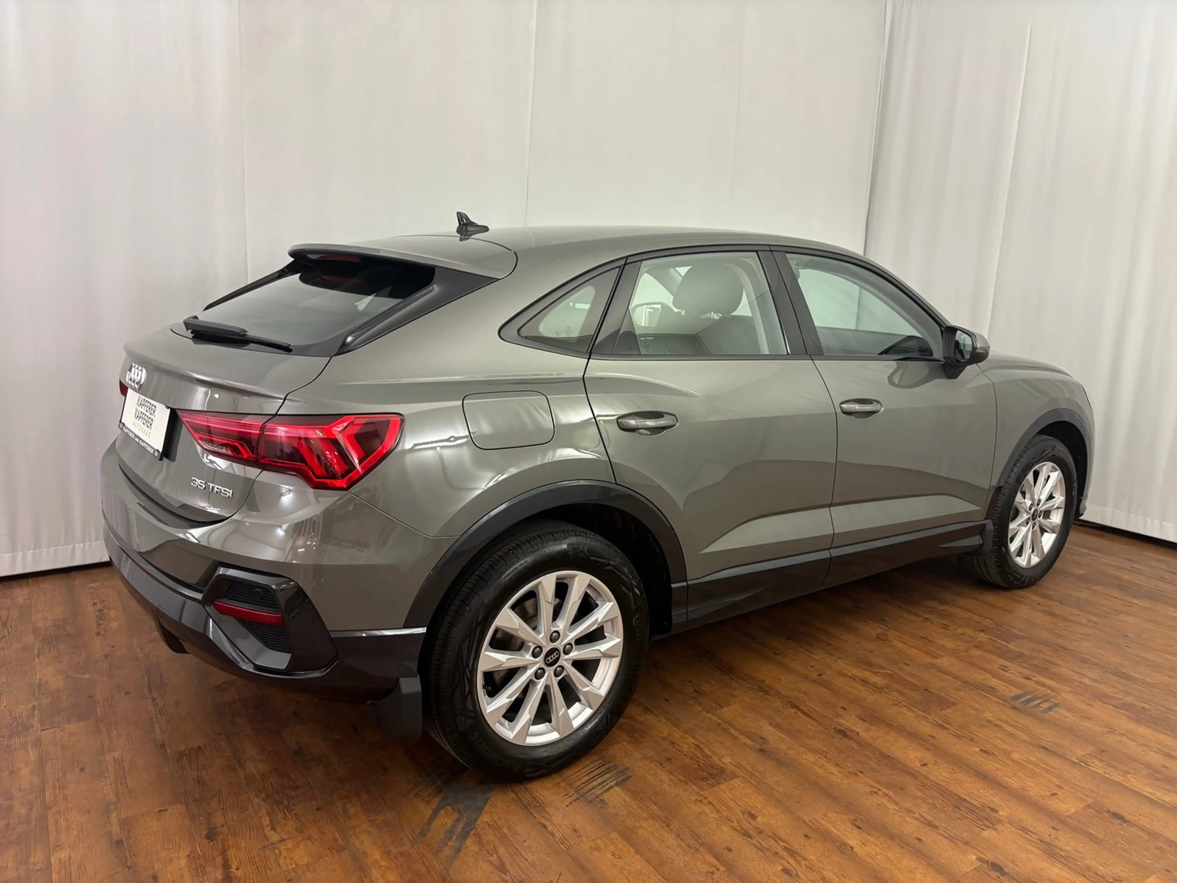 Audi Q3 35 TFSI — photo 14