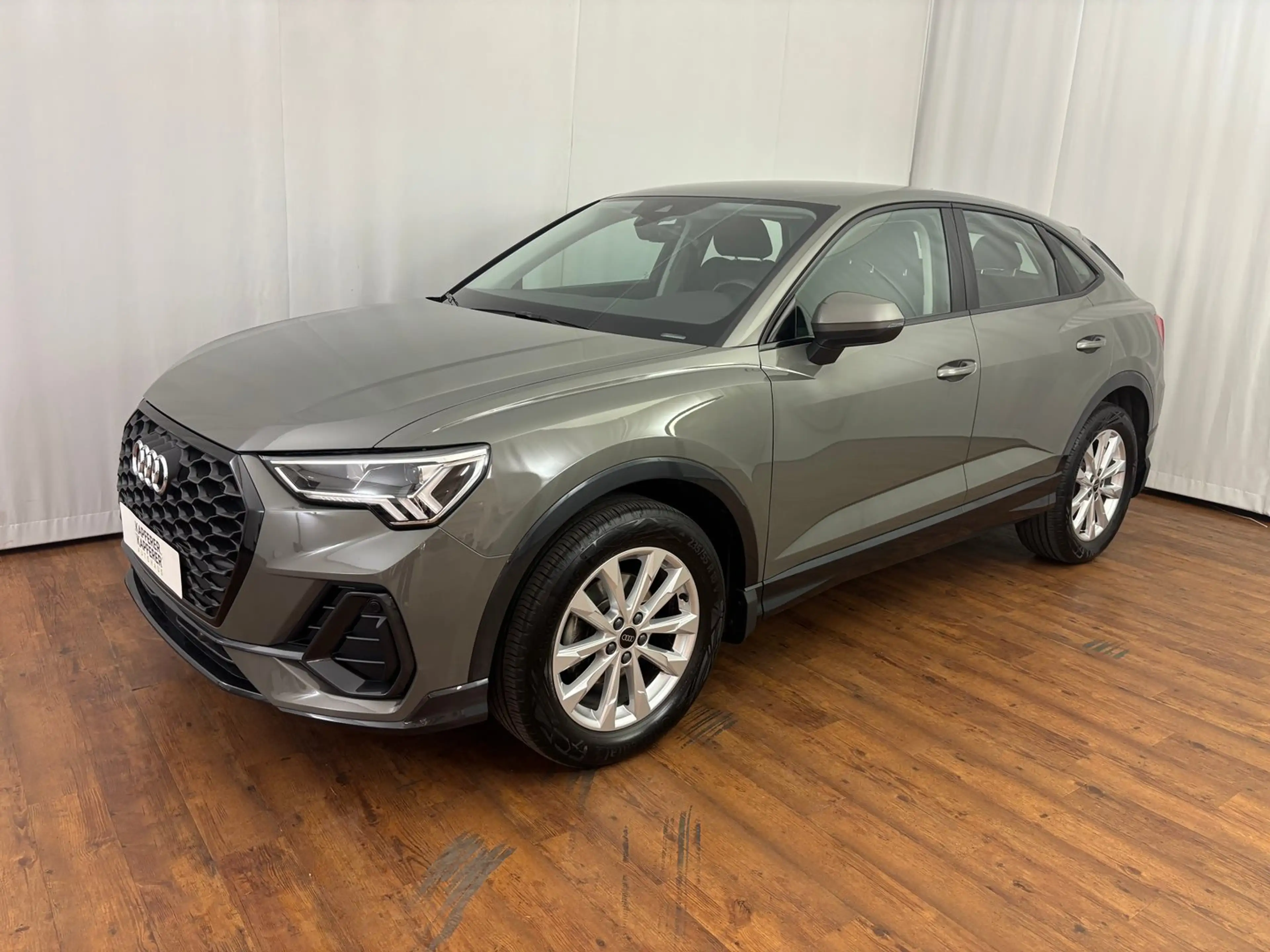 Audi Q3 35 TFSI — photo 2