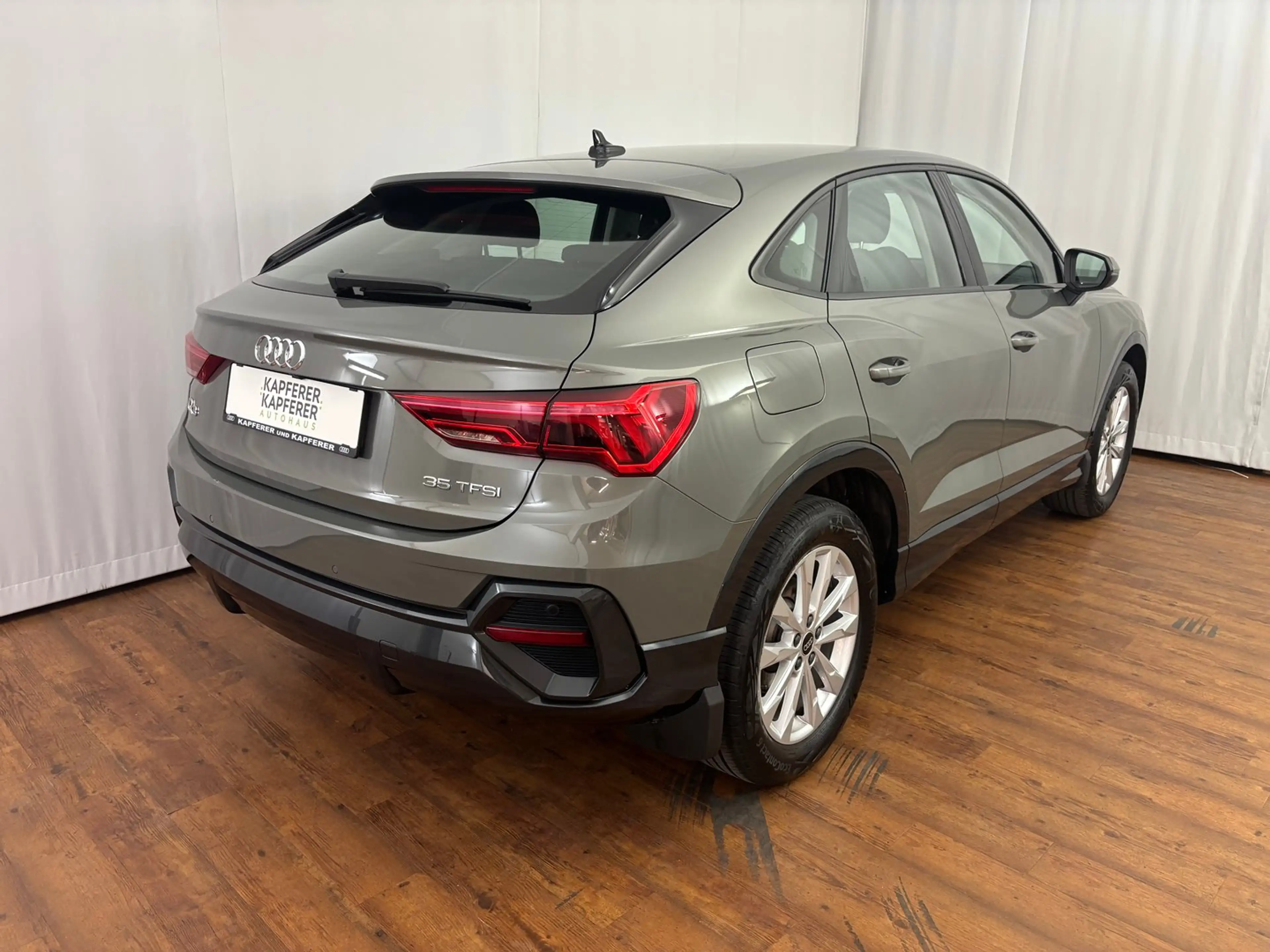 Audi Q3 35 TFSI — photo 13