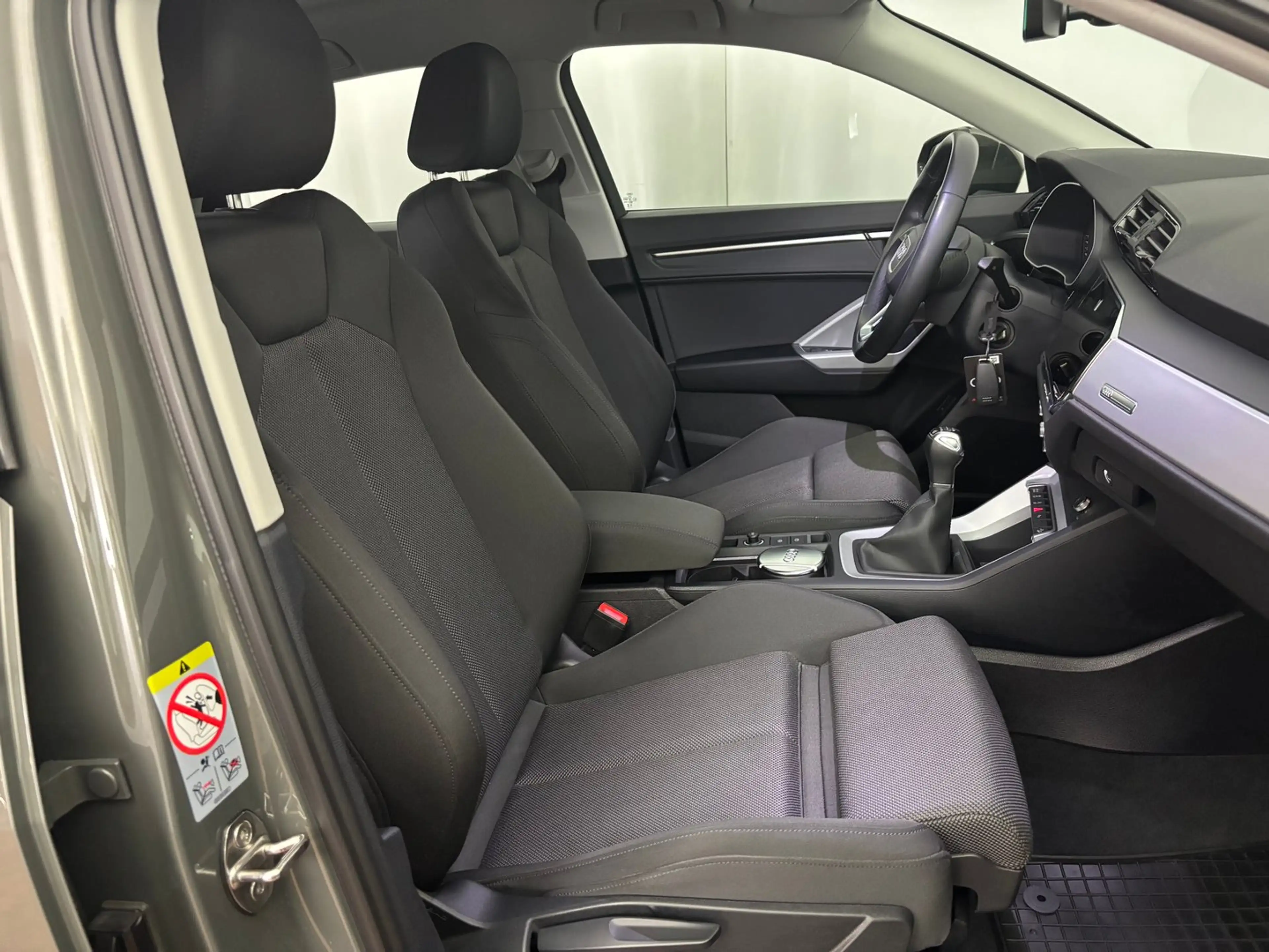 Audi Q3 35 TFSI — photo 8