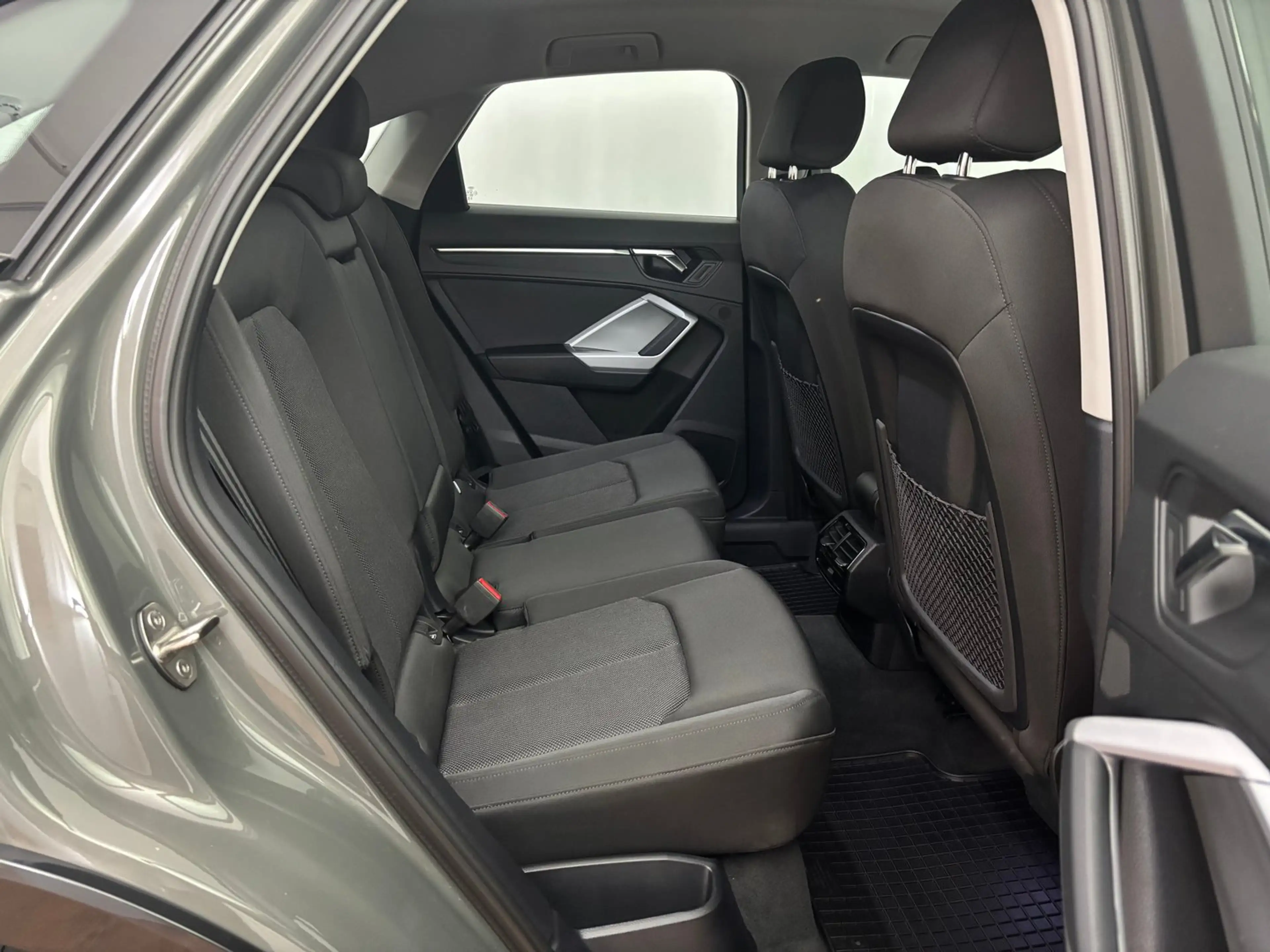 Audi Q3 35 TFSI — photo 9