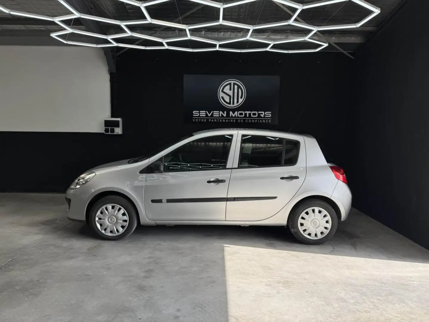 Renault Clio 3 III - 1.5 dCi - 85 CH Dynamique Distribution Ok Garantie 12 Mois Gris - 2