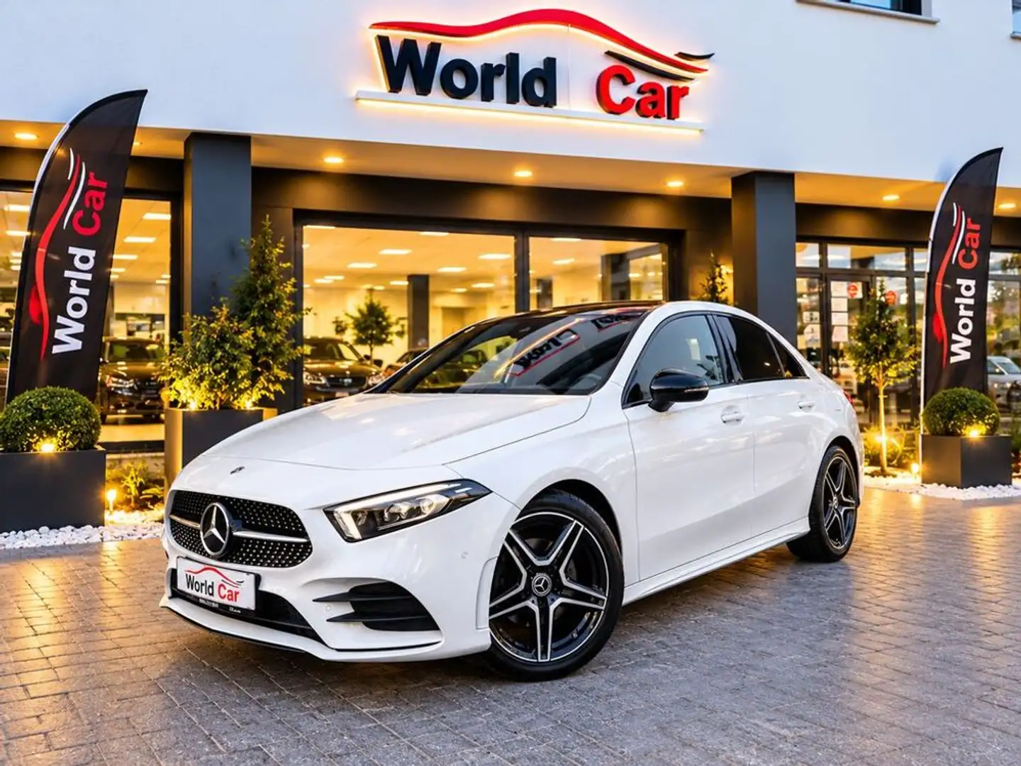 Mercedes-Benz A 180 Limousine Aut. AMG-Line/Pano/Night-Paket Weiß - 1