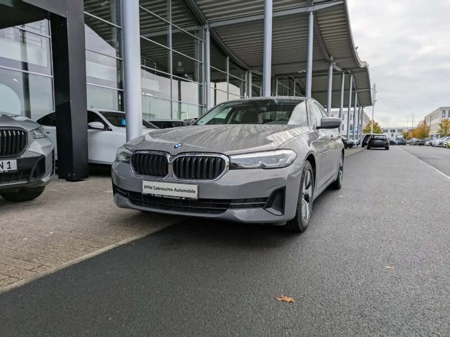 BMW 520 d Lim. AHK. Harm./Kard. Park.Ass. Grau - 2