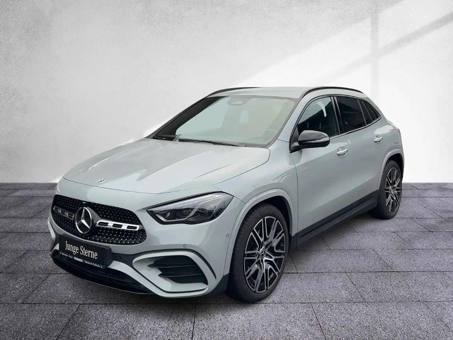 Mercedes-Benz GLA 200 d 4MATIC AMG-Line LED RKam Night Grau - 2
