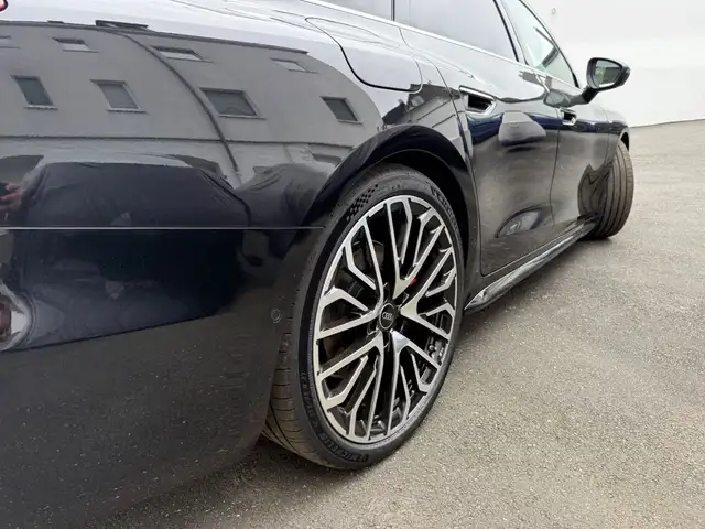Audi A6 view 12