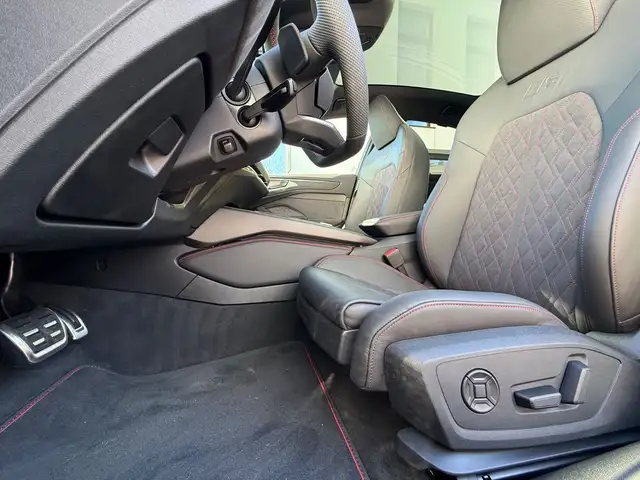 Audi A6 view 11