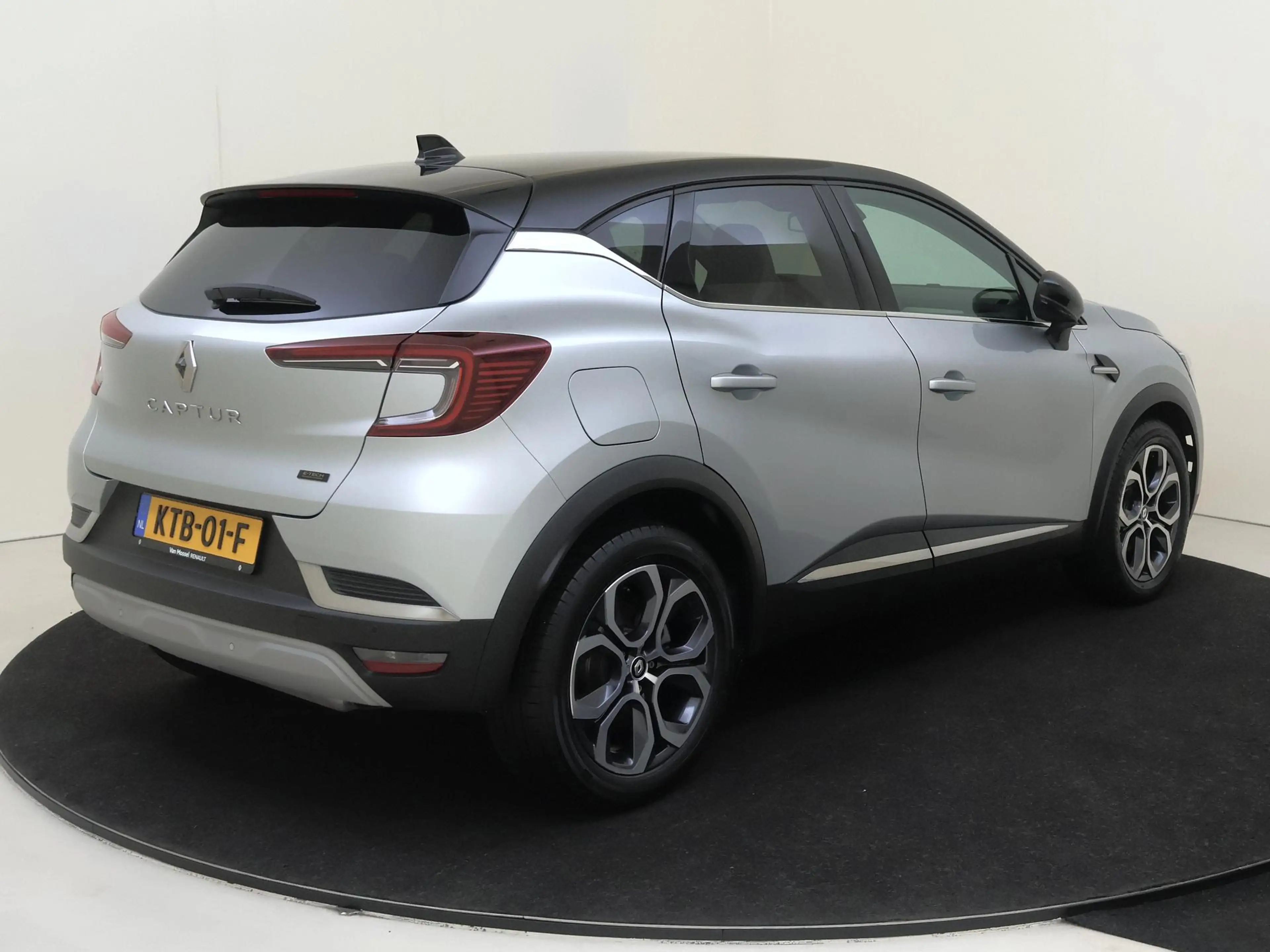 Renault Captur 1.6 E-Tech plug-in hybrid 160 techno — photo 4