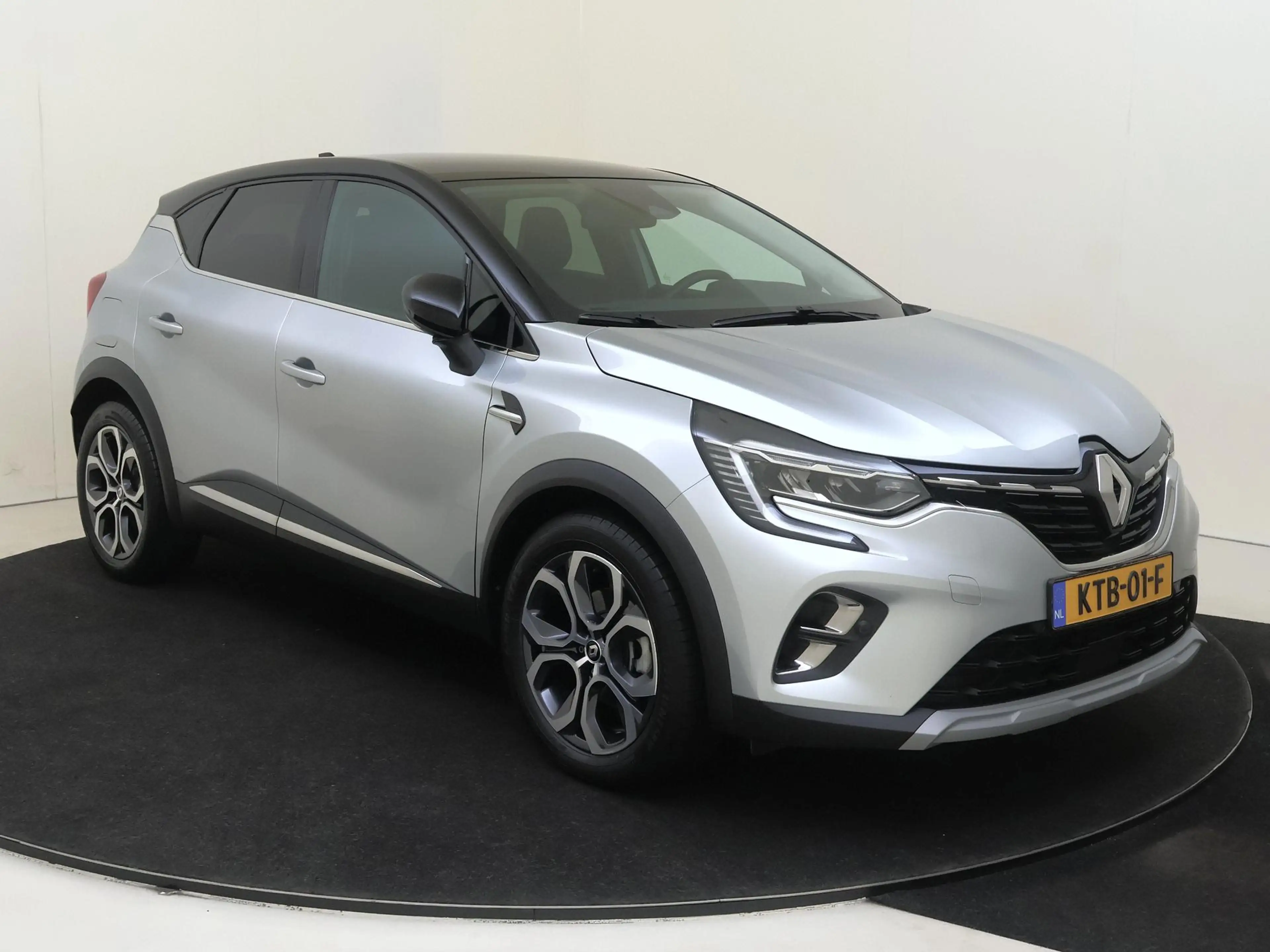 Renault Captur 1.6 E-Tech plug-in hybrid 160 techno — photo 2