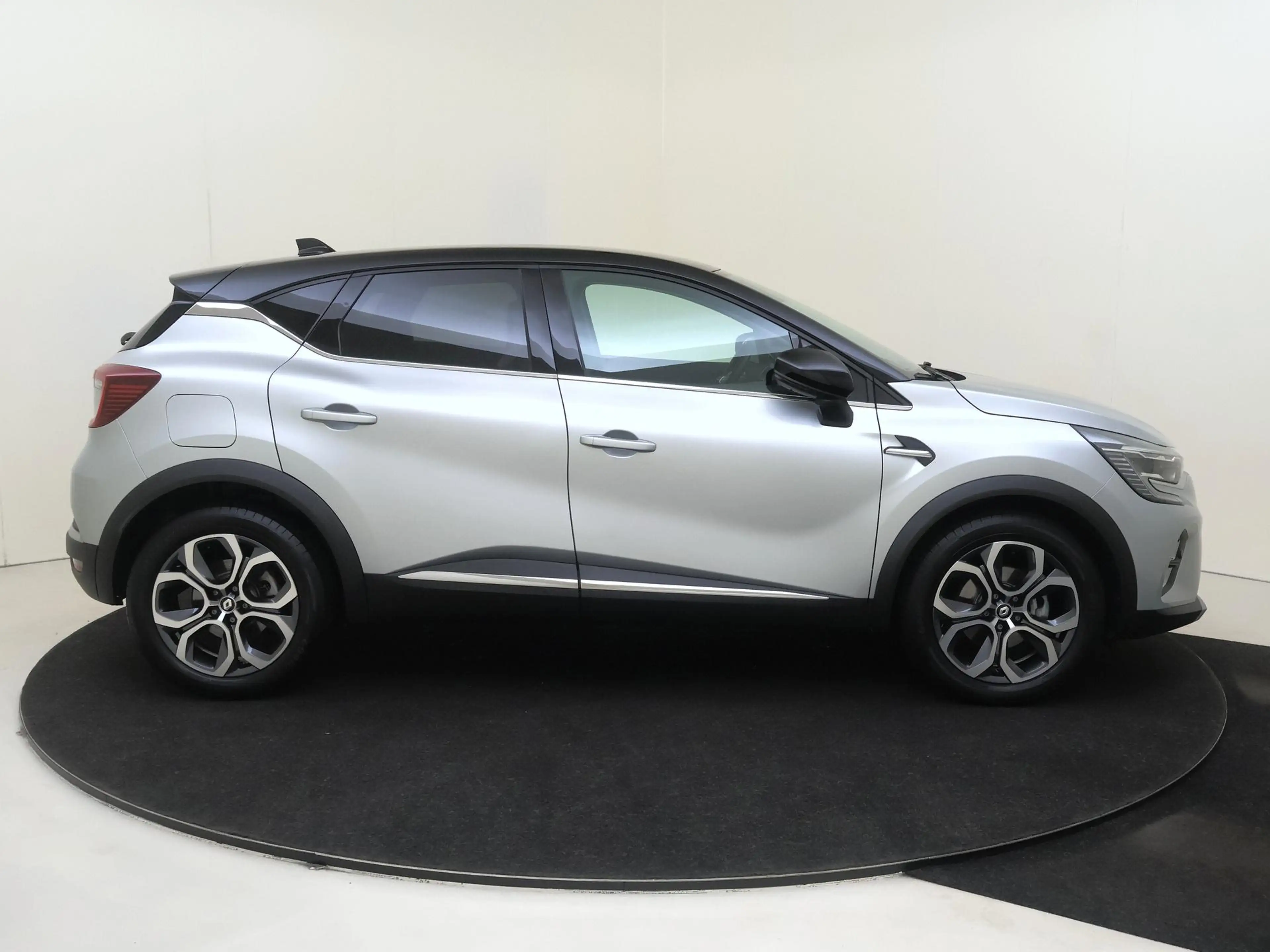 Renault Captur 1.6 E-Tech plug-in hybrid 160 techno — photo 9